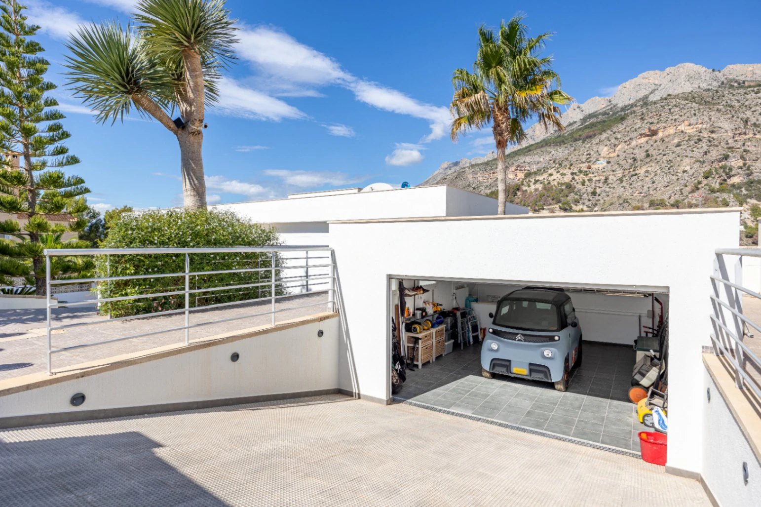 Stunning Villa with Mountain Views for Sale in Altea La Vella