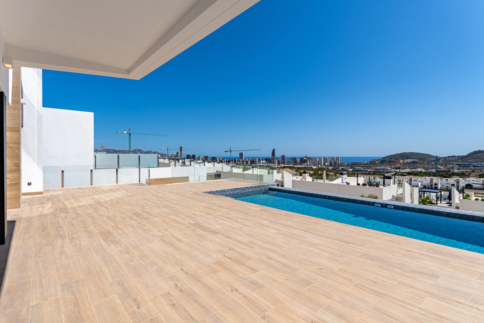 Neubau Moderne Villa zu verkaufen in Finestrat mit Meer- und Bergblick - Fertigstellungstermin: Dezember 2026