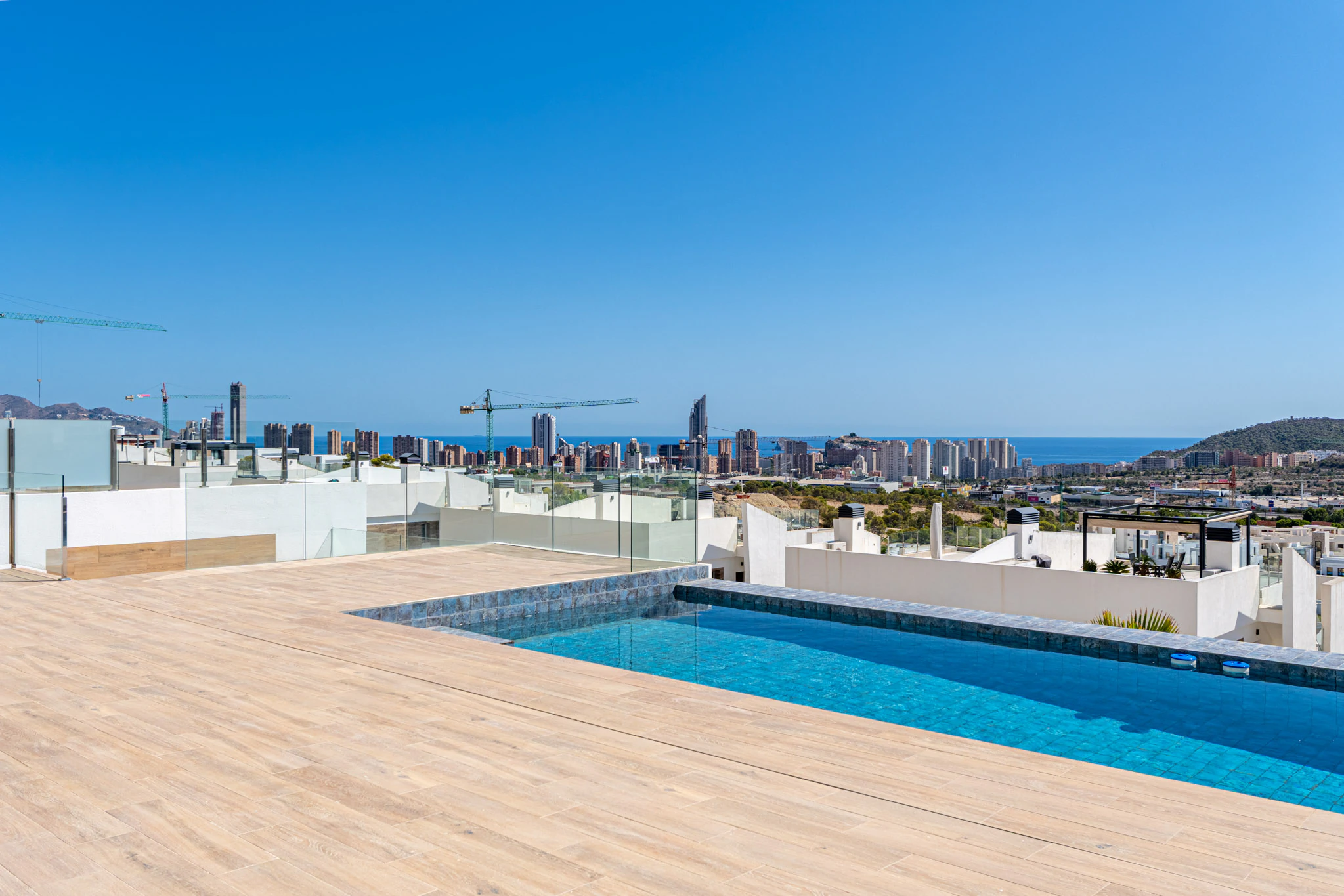 Neubau Moderne Villa zu verkaufen in Finestrat mit Meer- und Bergblick - Fertigstellungstermin: Dezember 2026