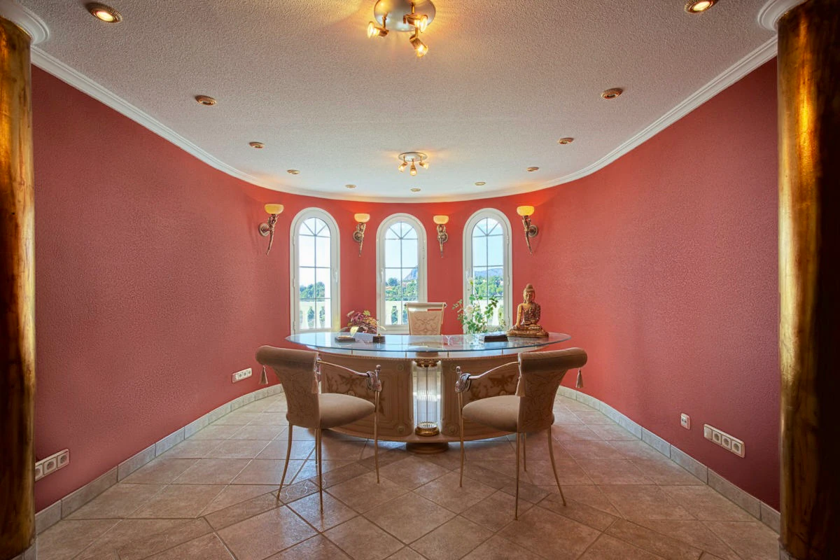 Panoramiczna Luksusowa Willa w La Nucia z Ponad 2,000 m² Elegancji
