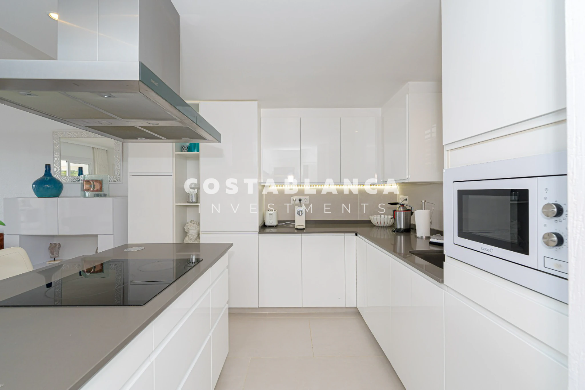 Exclusive duplex apartment with panoramic golf and sea views in Altea La Vella