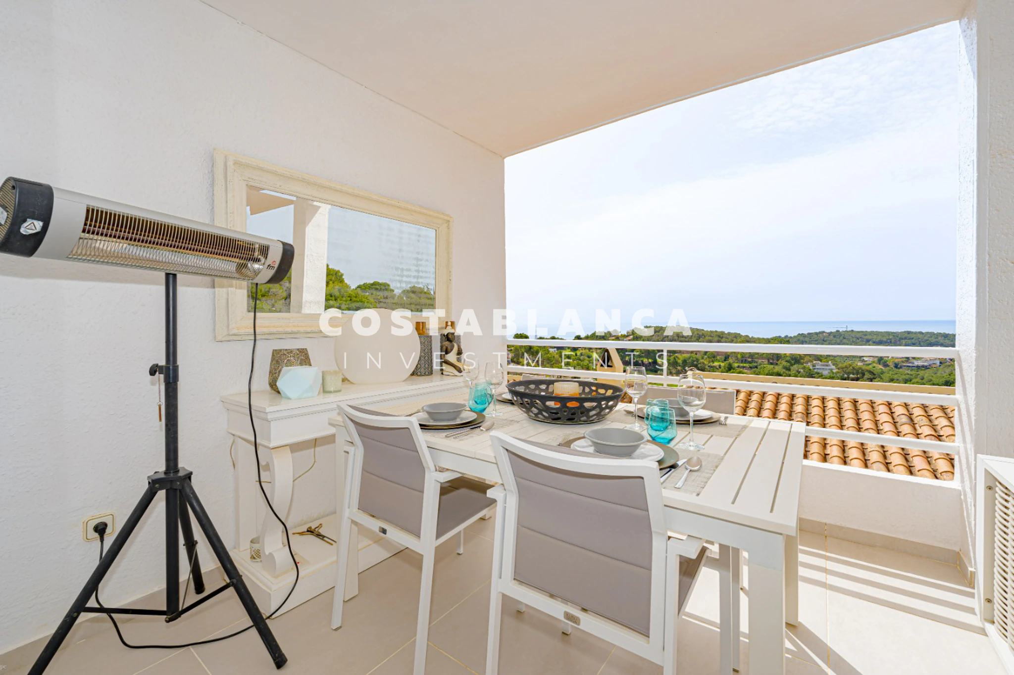 Exclusive duplex apartment with panoramic golf and sea views in Altea La Vella