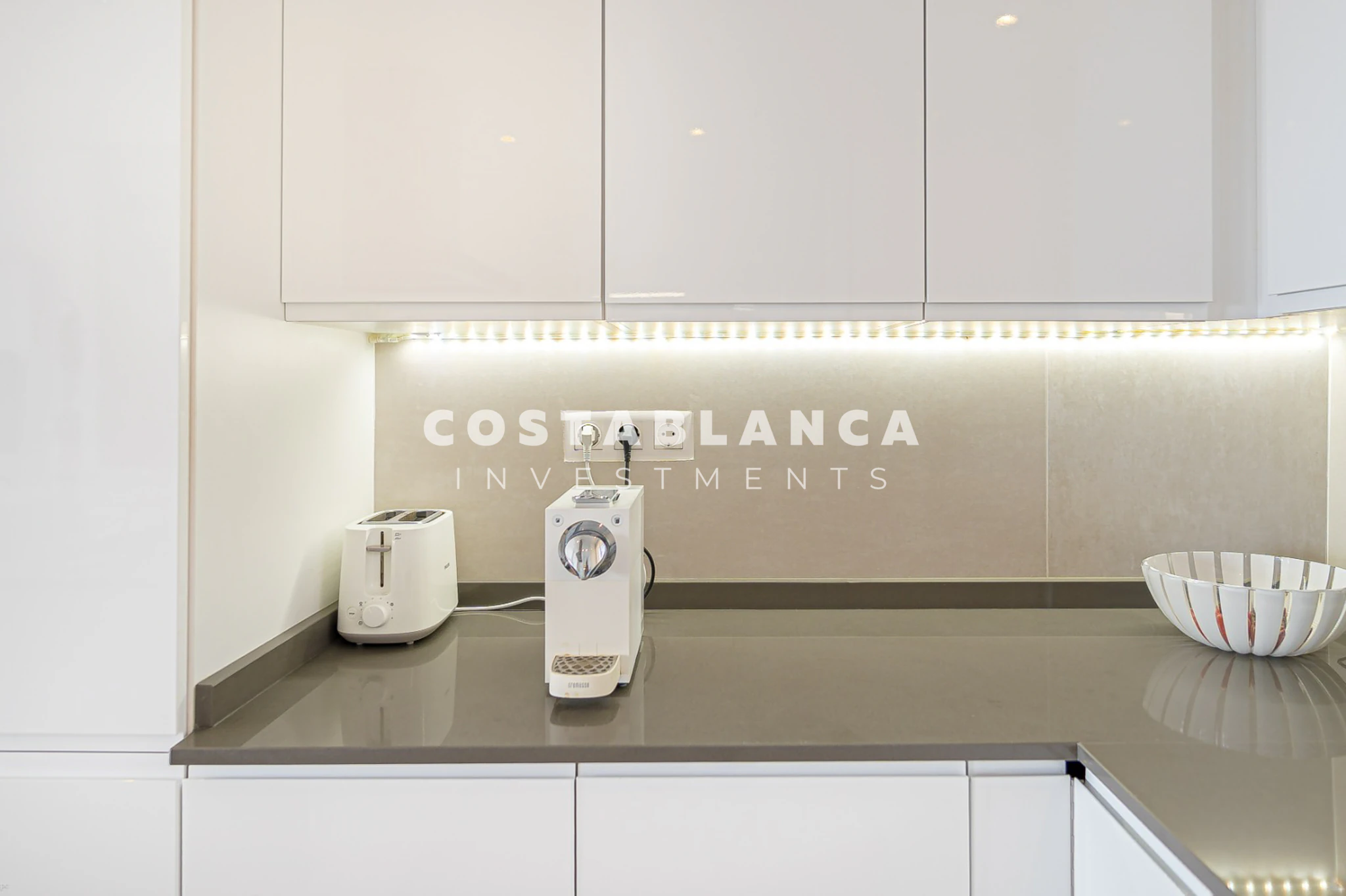 Exclusive duplex apartment with panoramic golf and sea views in Altea La Vella