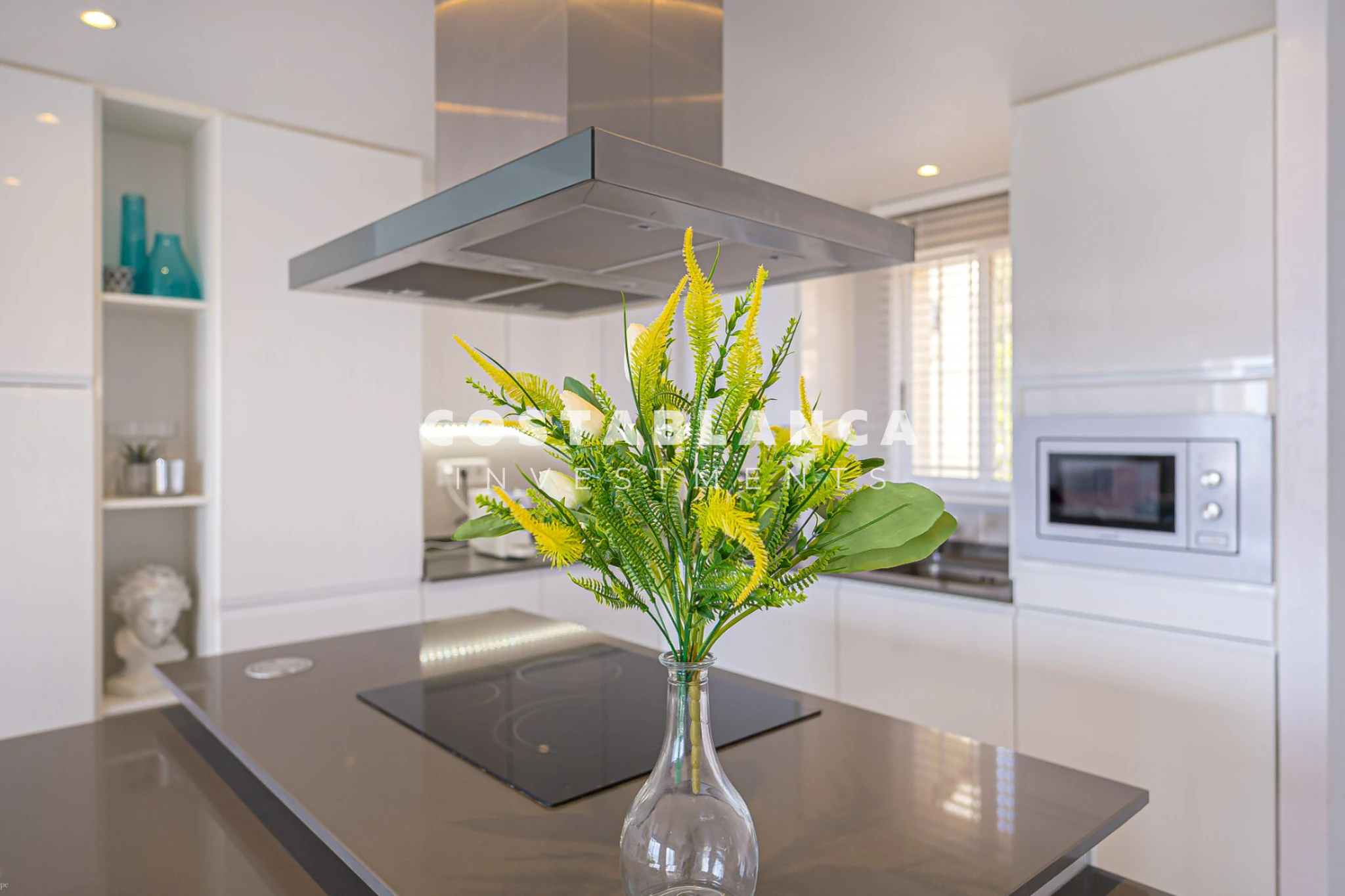 Exclusive duplex apartment with panoramic golf and sea views in Altea La Vella