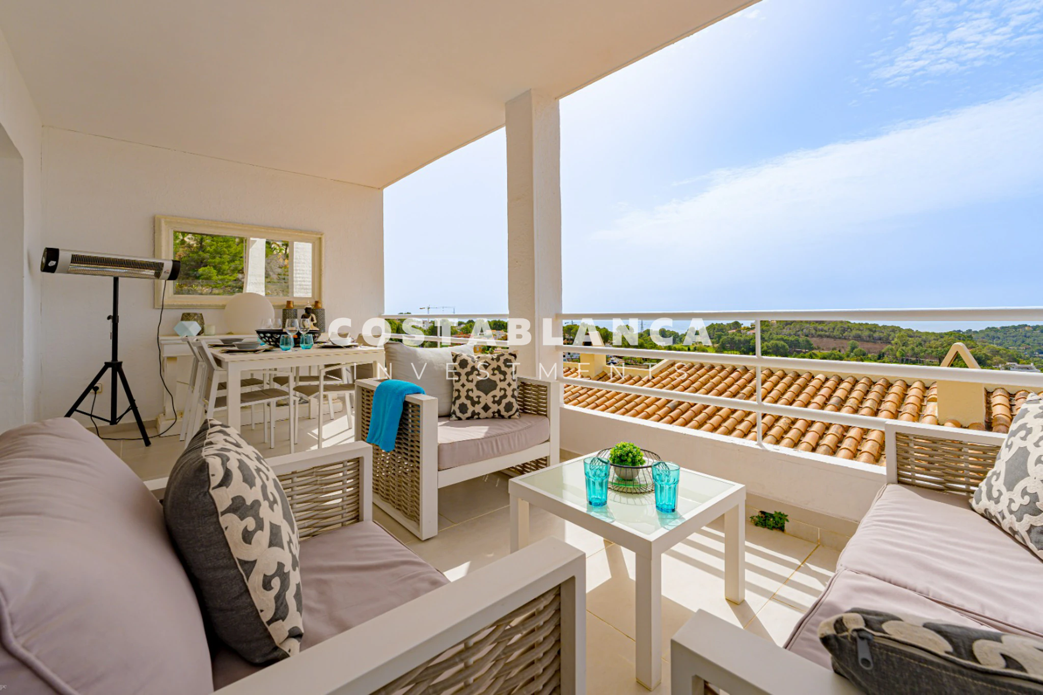 Exclusive duplex apartment with panoramic golf and sea views in Altea La Vella