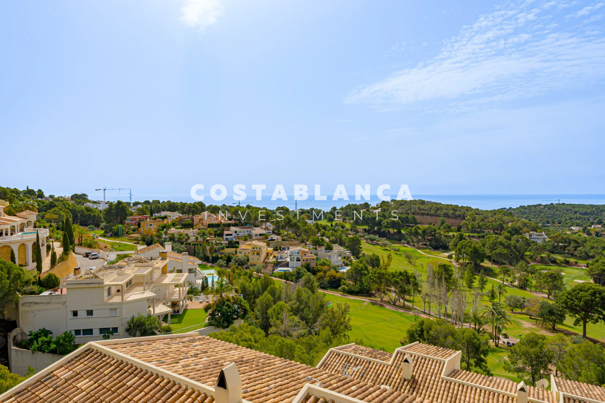 Exclusive duplex apartment with panoramic golf and sea views in Altea La Vella