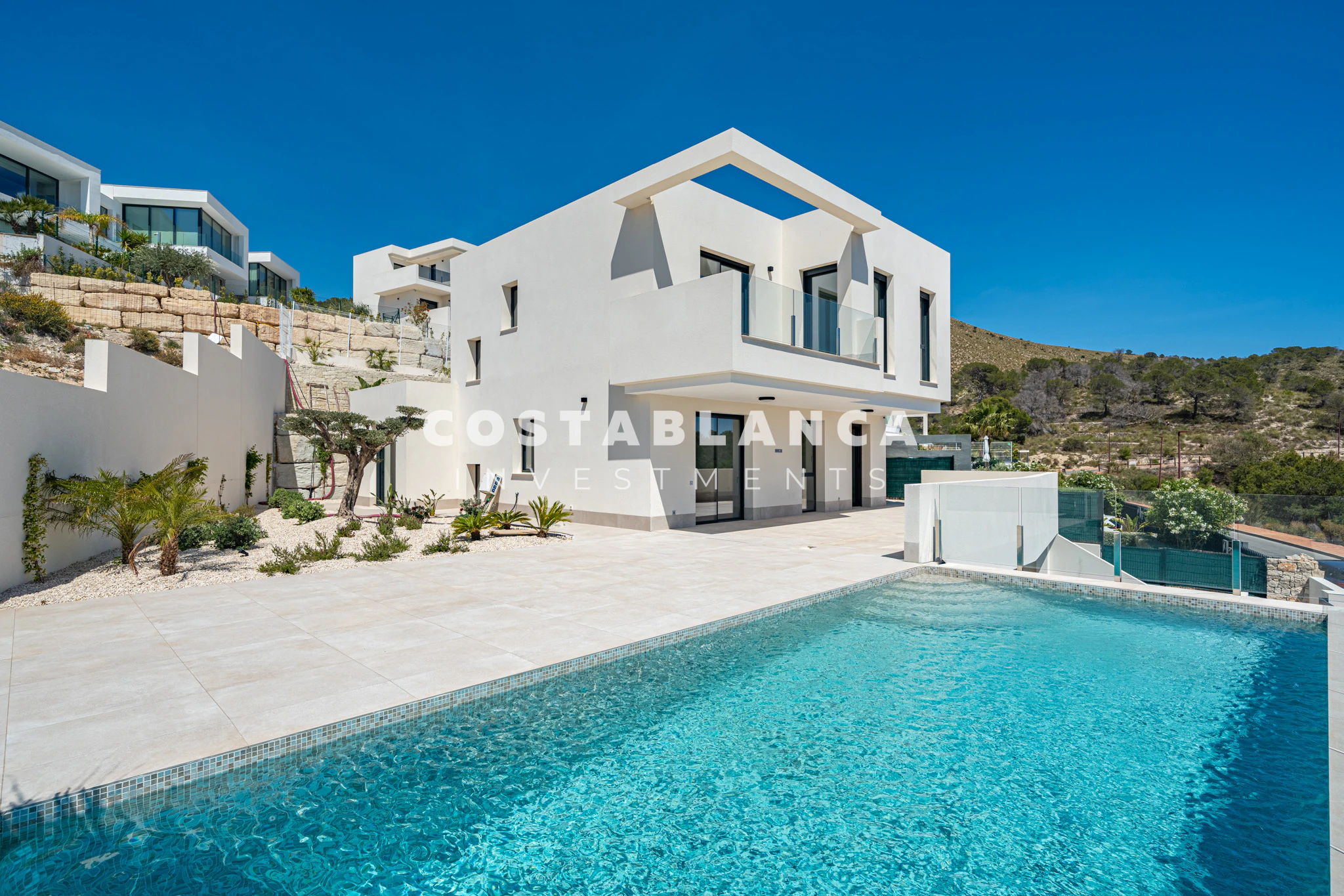 Modern Villa with Panoramic Sea Views, Garage and Infinity Pool for Sale in Finestrat
