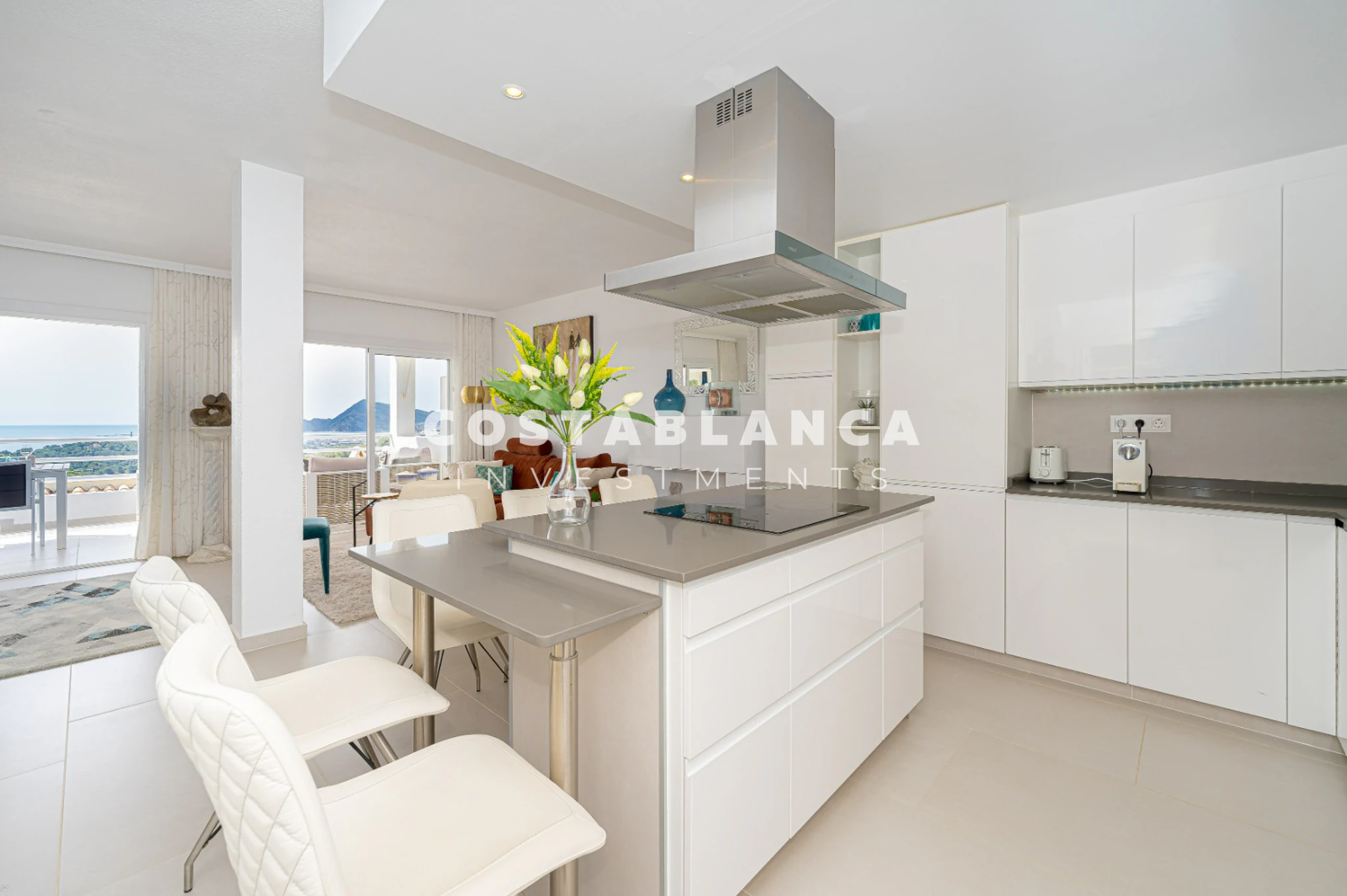 Exclusive duplex apartment with panoramic golf and sea views in Altea La Vella