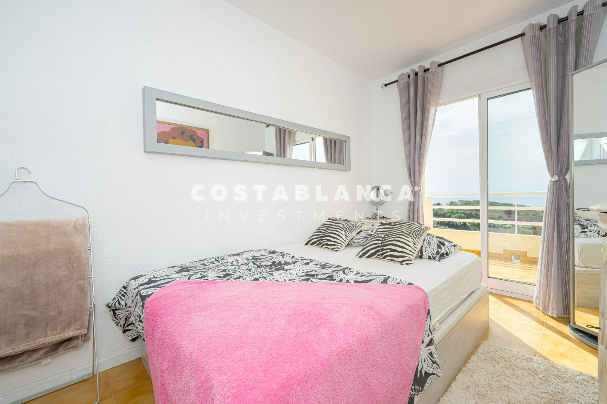 Exclusive duplex apartment with panoramic golf and sea views in Altea La Vella