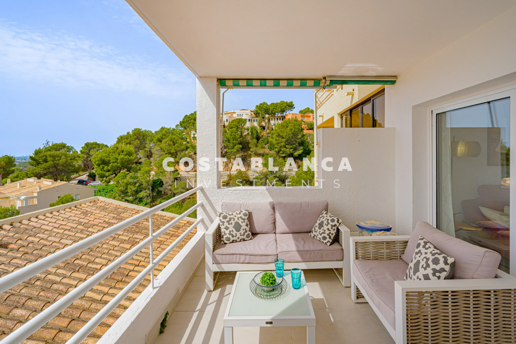 Exclusive duplex apartment with panoramic golf and sea views in Altea La Vella