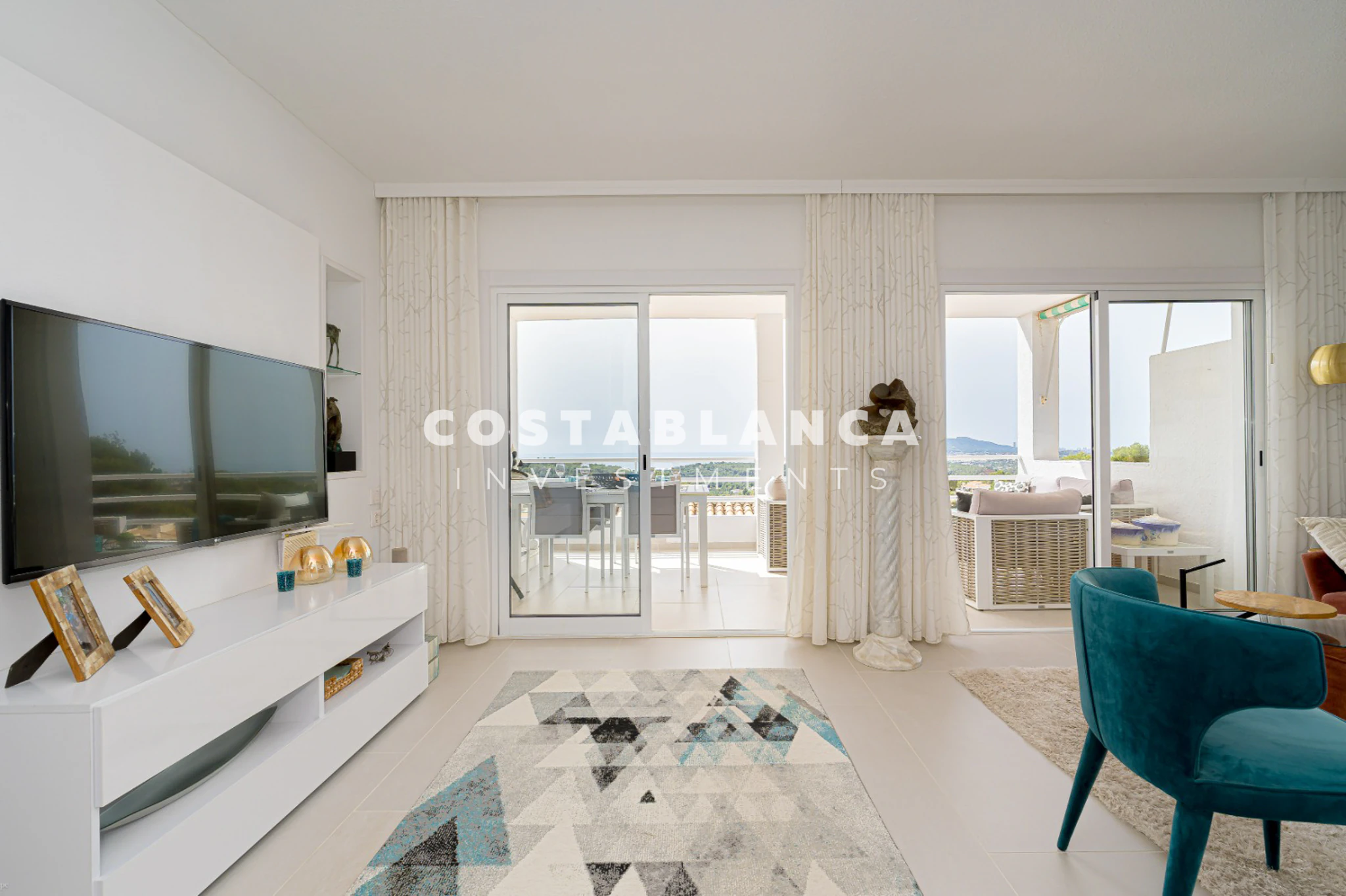 Exclusive duplex apartment with panoramic golf and sea views in Altea La Vella