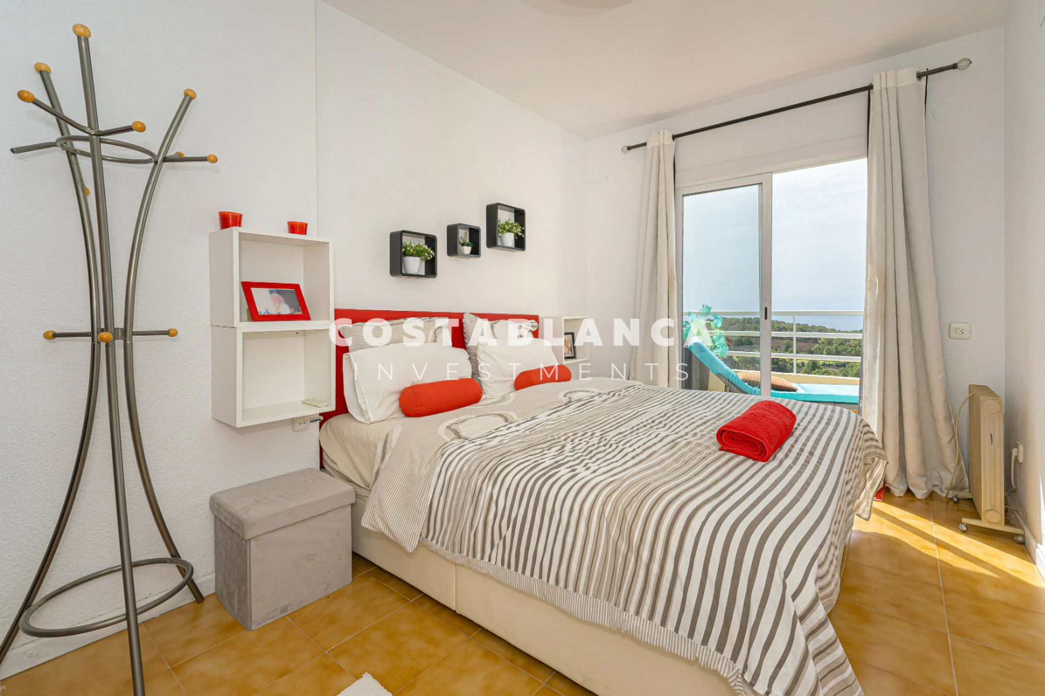 Exclusive duplex apartment with panoramic golf and sea views in Altea La Vella