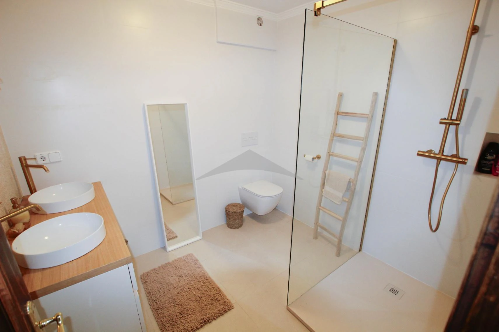 Renovated spacious villa for sale in Moraira