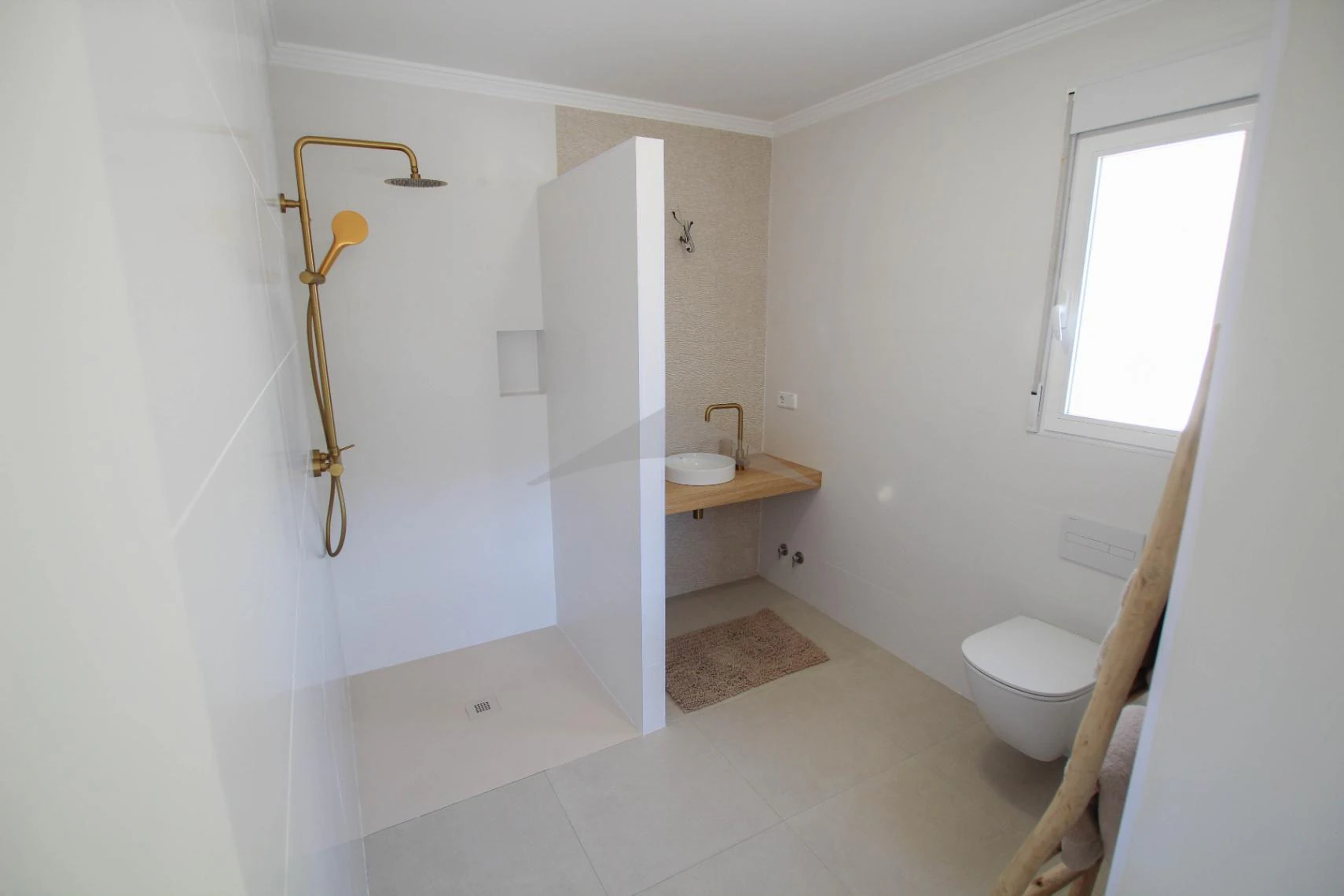 Renovated spacious villa for sale in Moraira