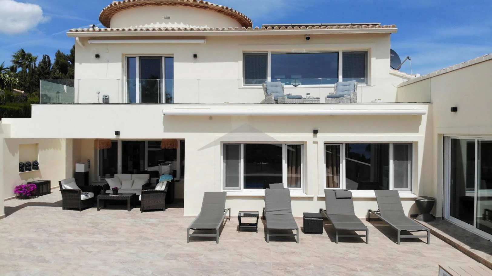 Stunning villa with sea views for sale in Moraira