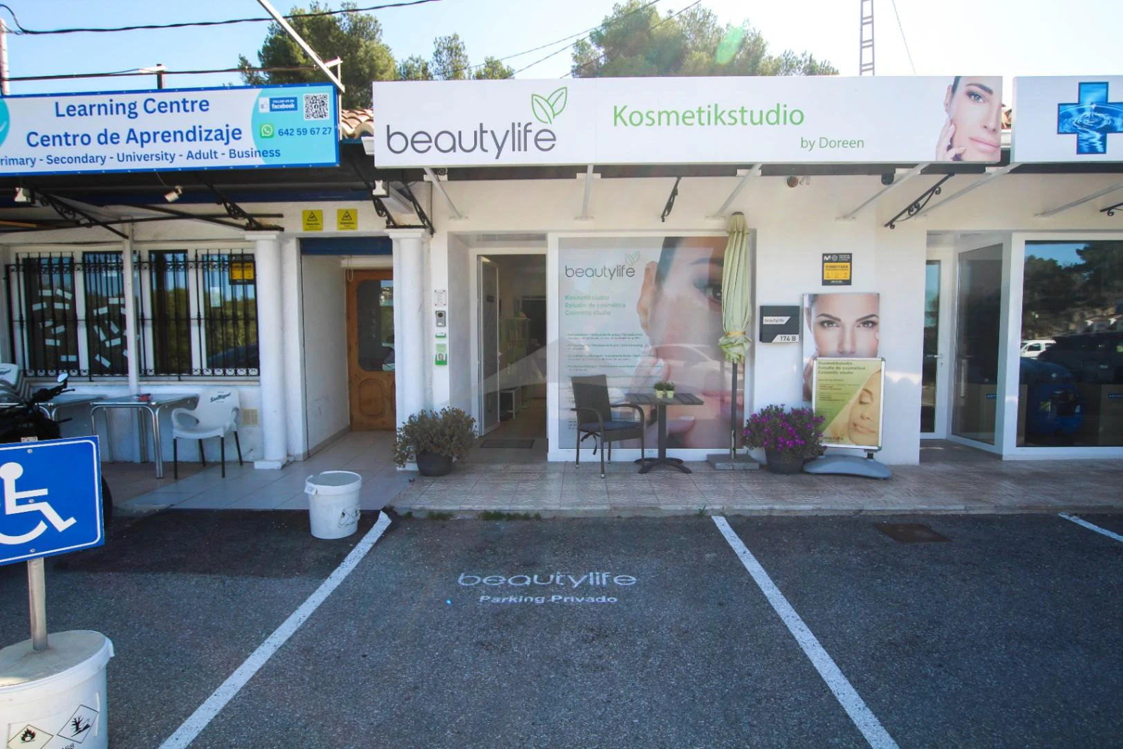Stunning beauty salon for sale in Moraira