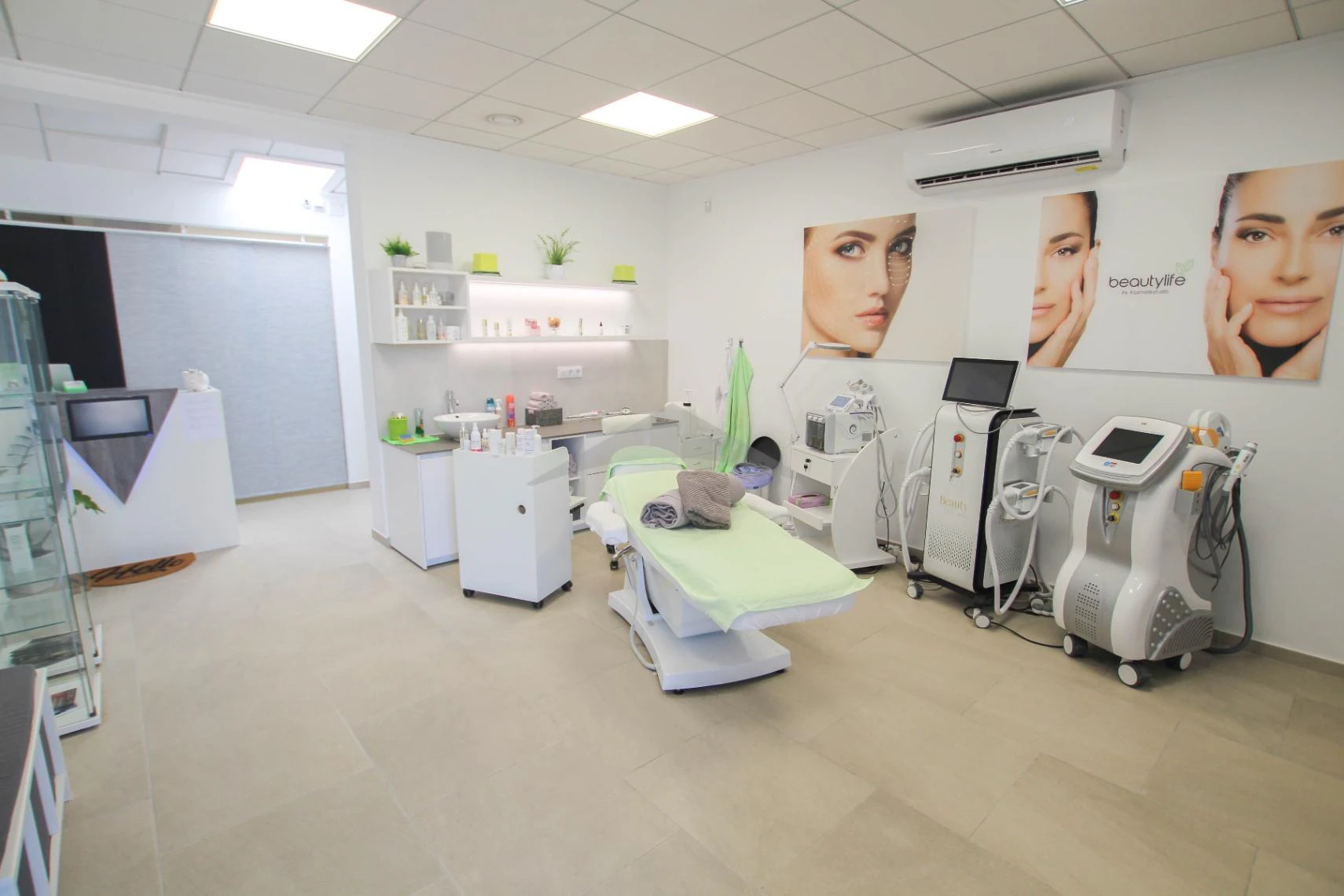 Stunning beauty salon for sale in Moraira
