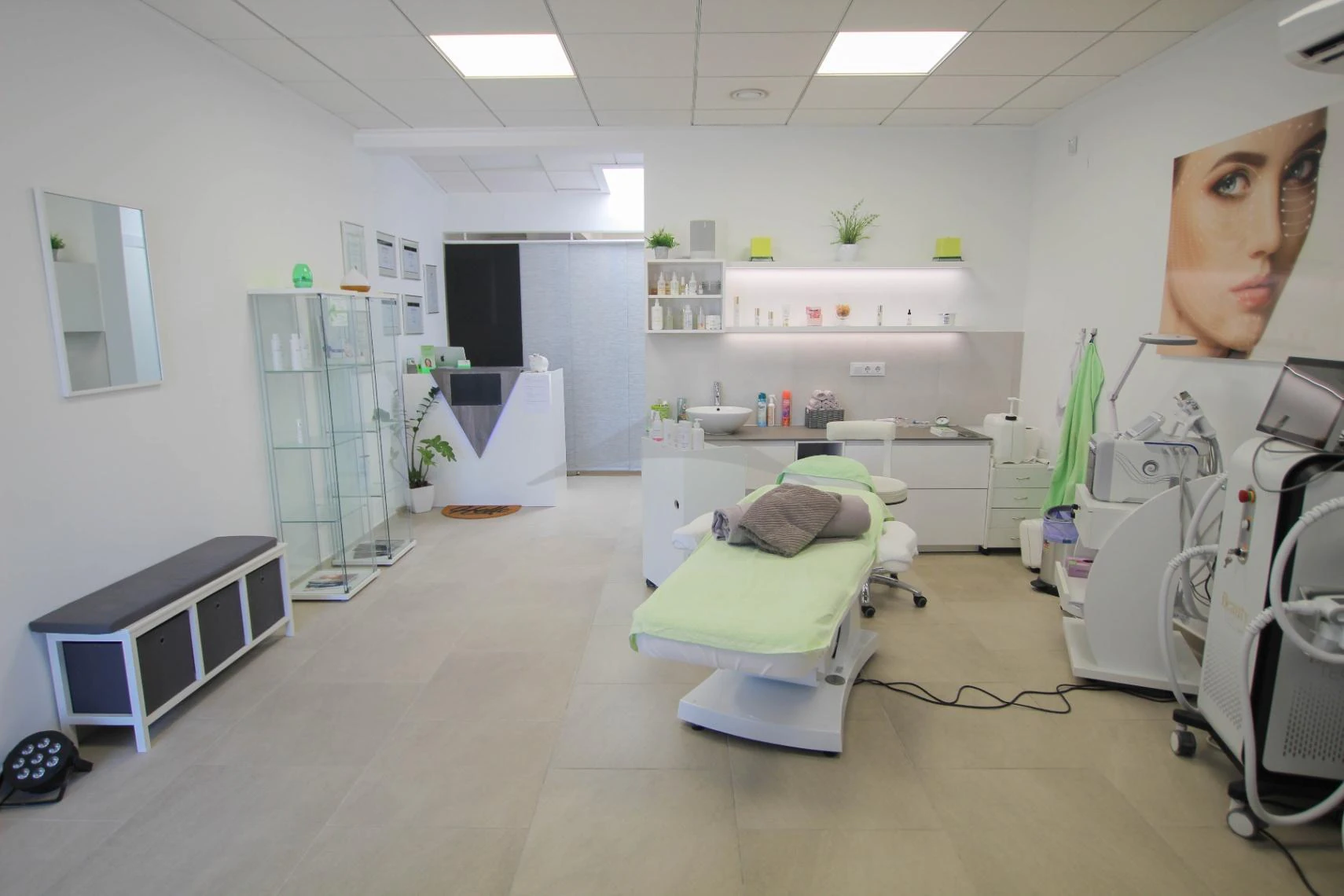 Stunning beauty salon for sale in Moraira