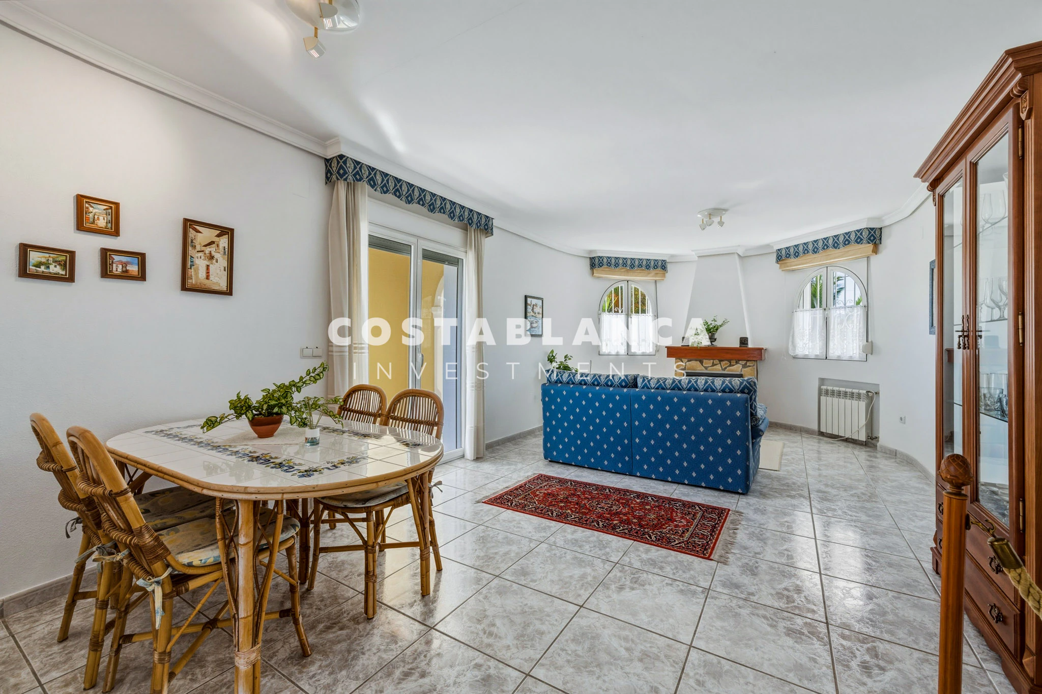 Villa on Large Plot for sale in Calpe