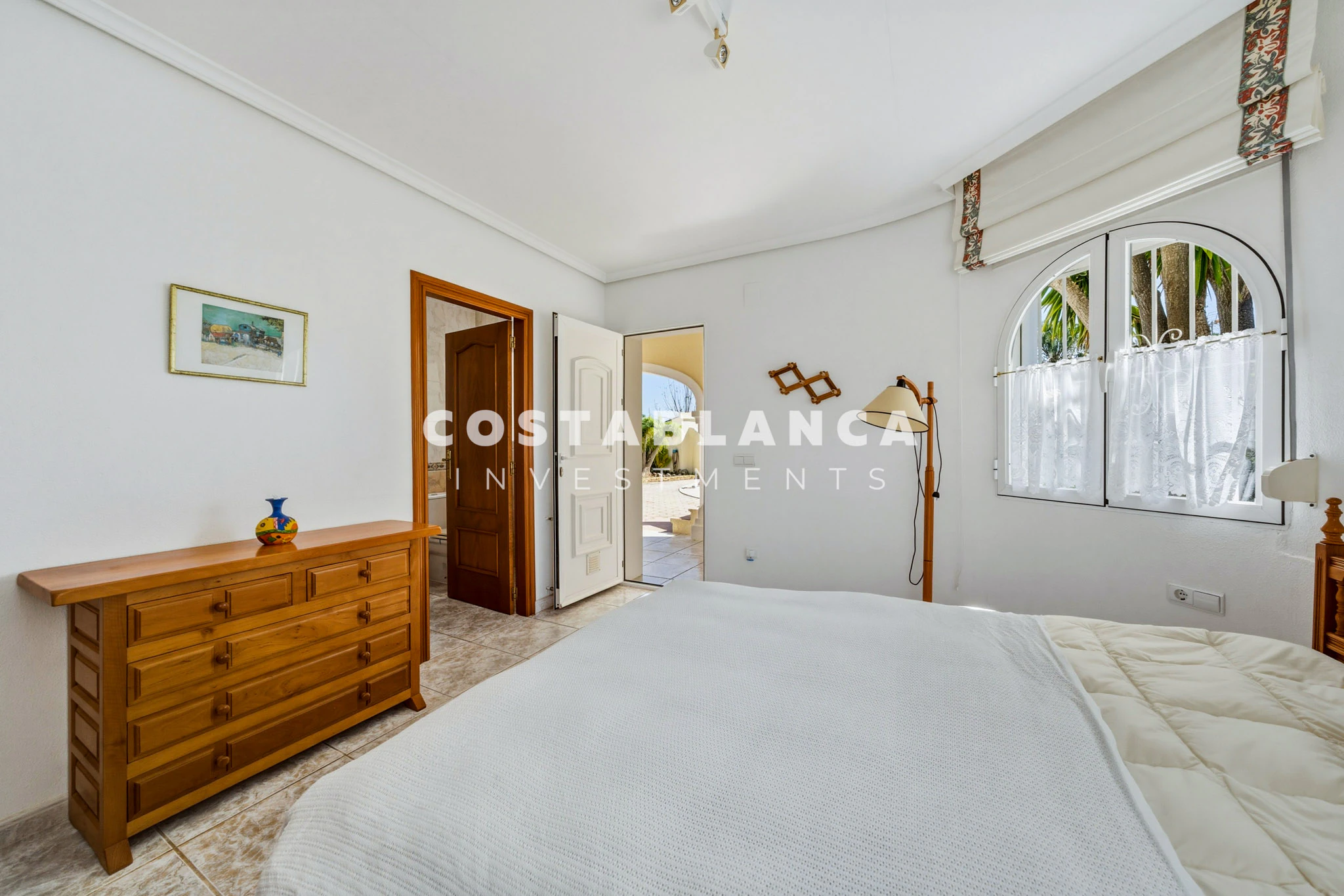 Villa on Large Plot for sale in Calpe