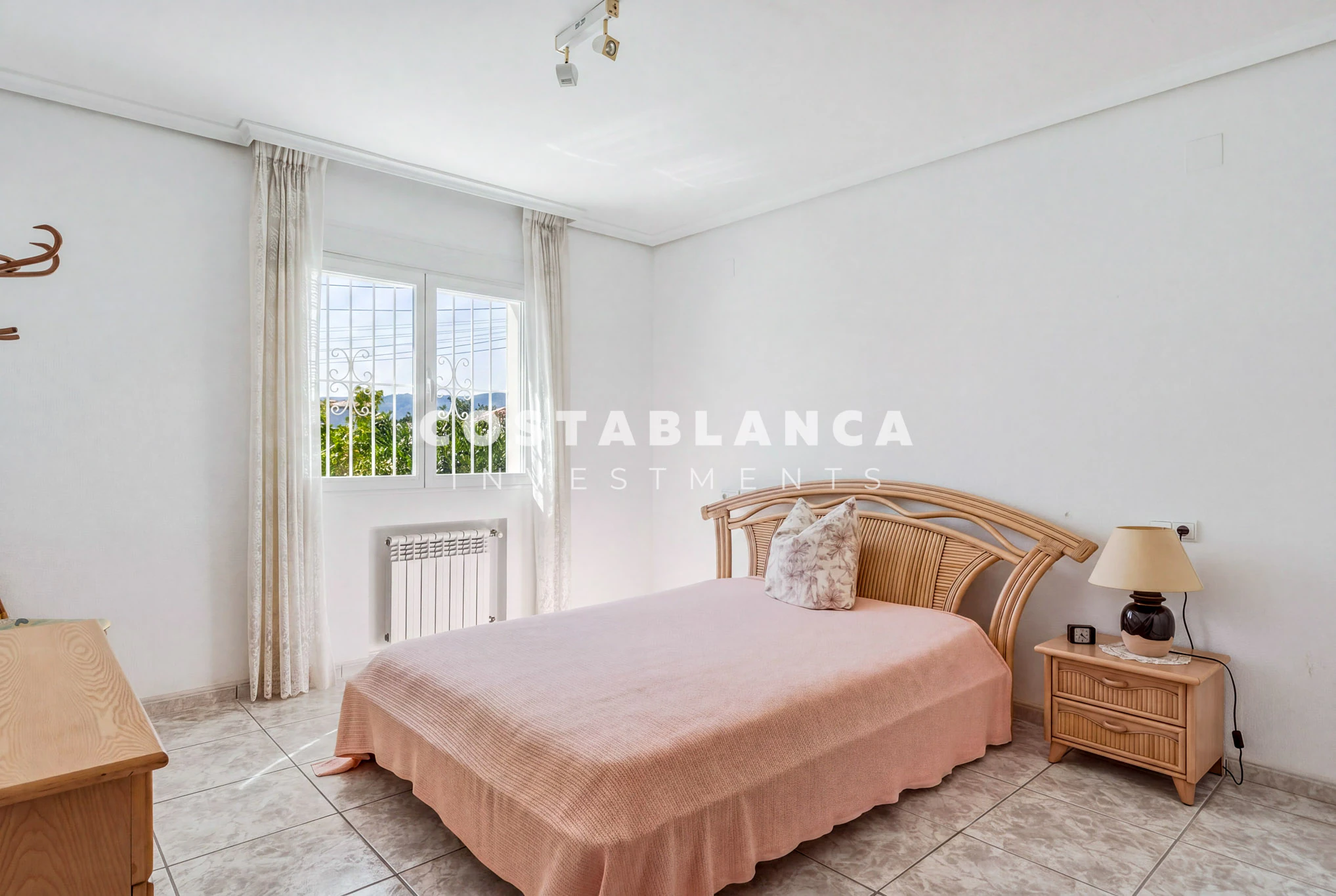 Villa on Large Plot for sale in Calpe