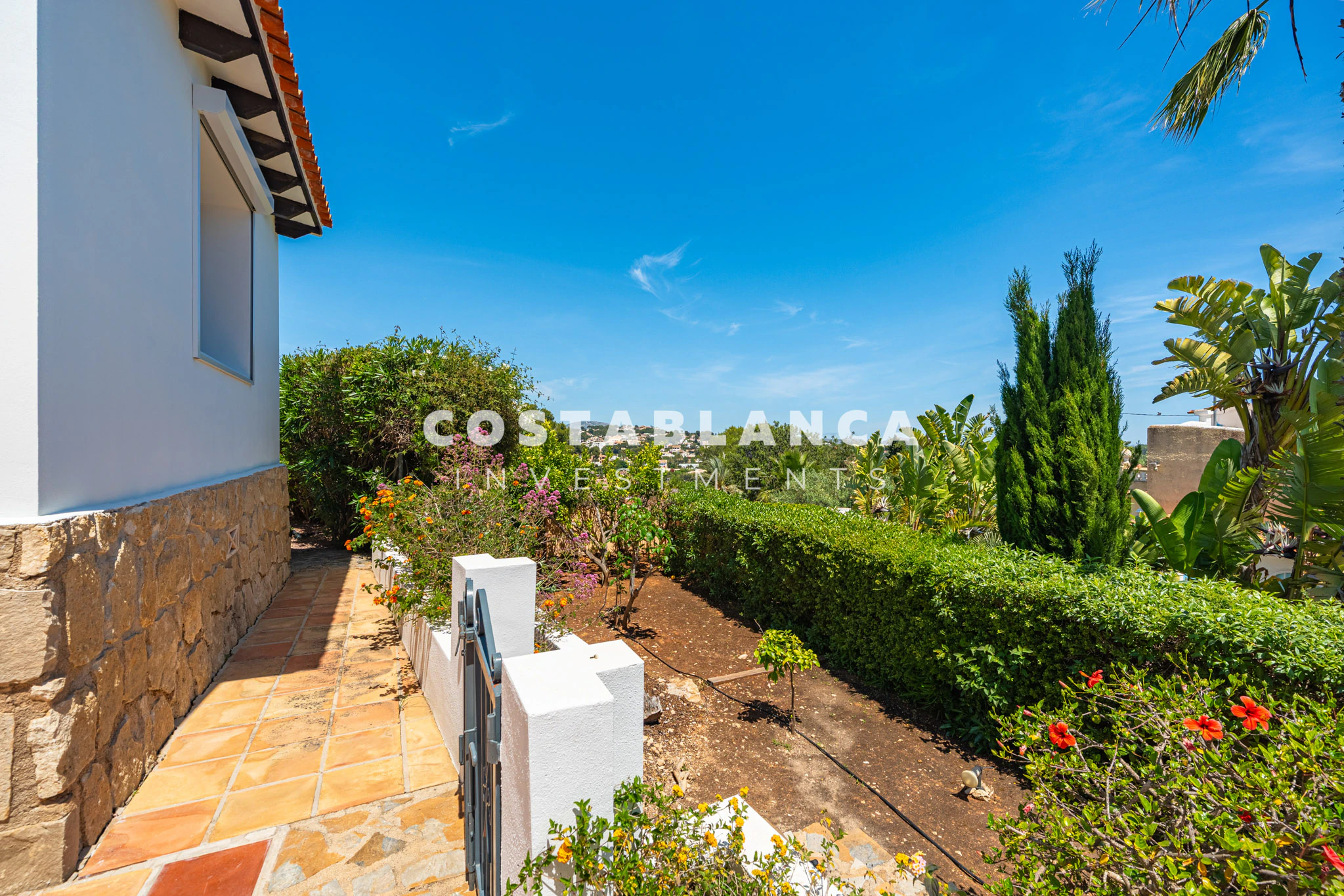 Fully Renovated  Villa For Sale in Benissa