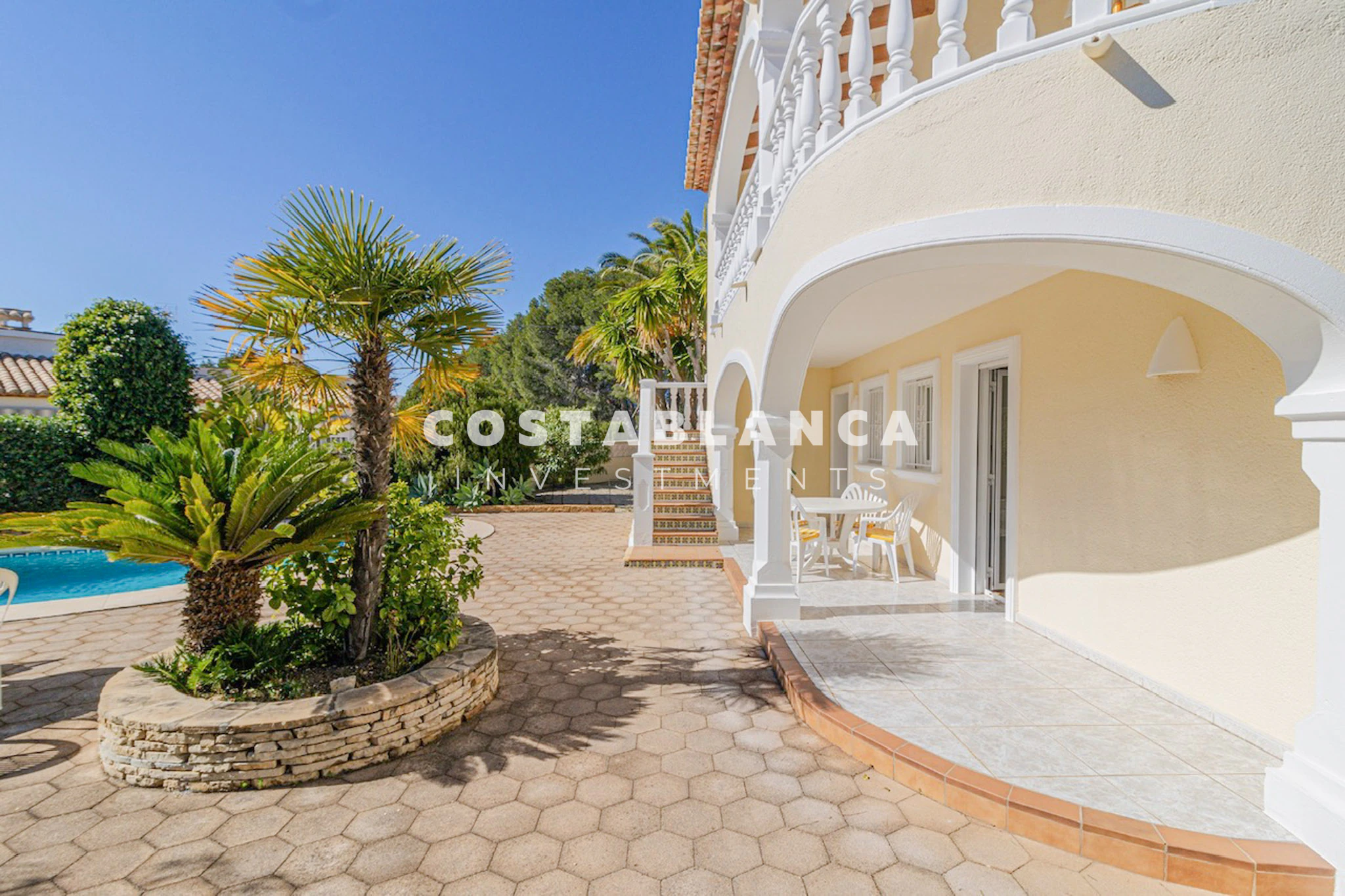 Villa on Large Plot for sale in Calpe