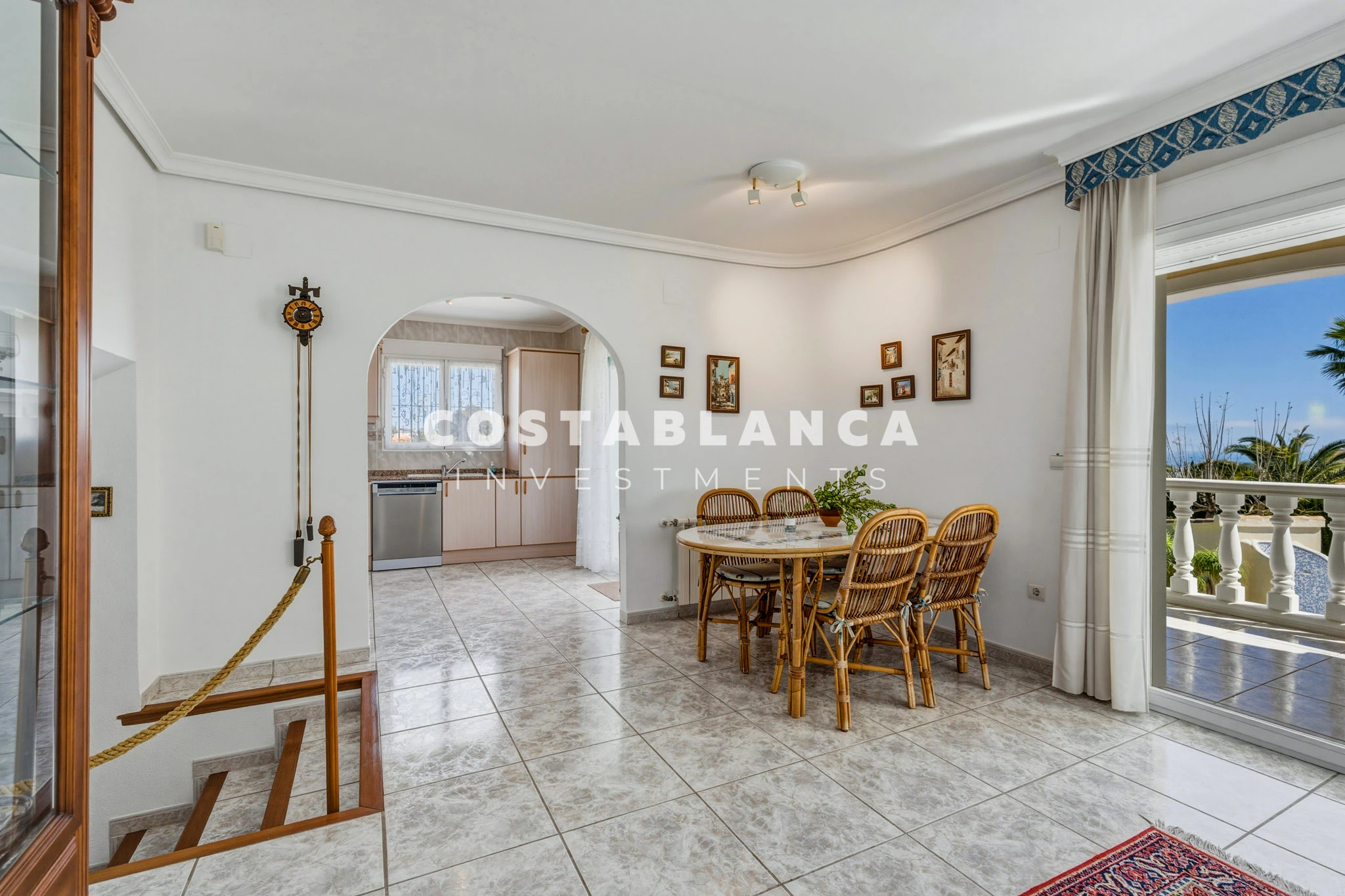 Villa on Large Plot for sale in Calpe