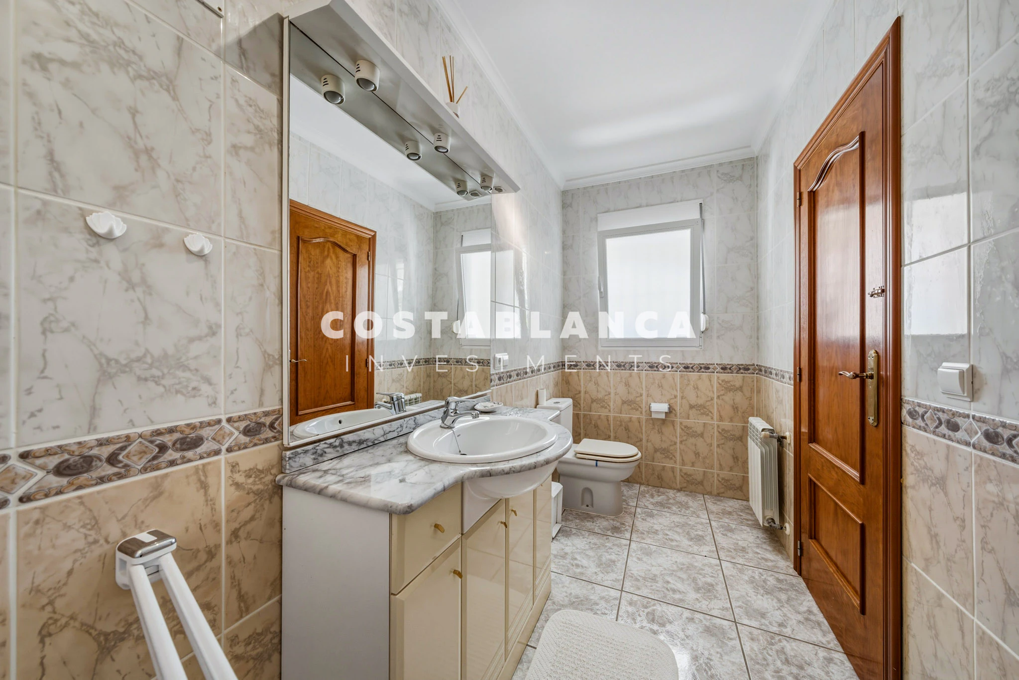 Villa on Large Plot for sale in Calpe