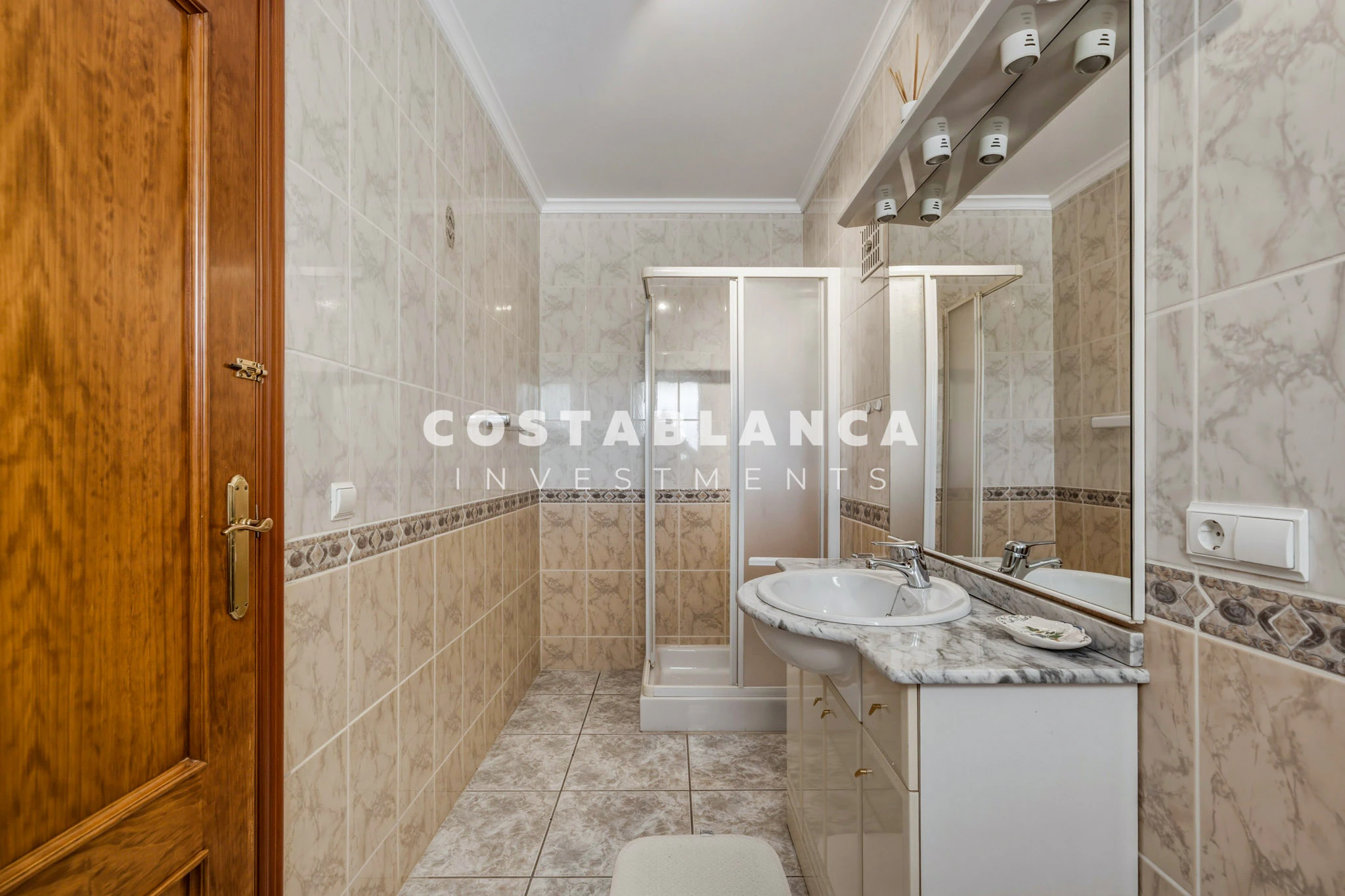 Villa on Large Plot for sale in Calpe