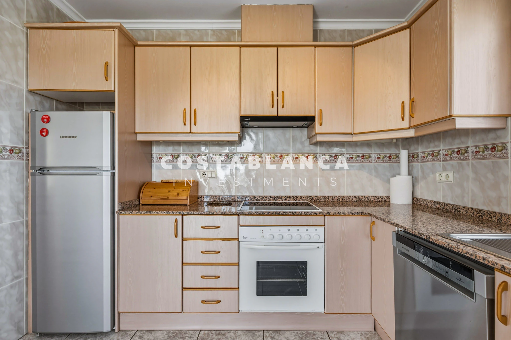 Villa on Large Plot for sale in Calpe
