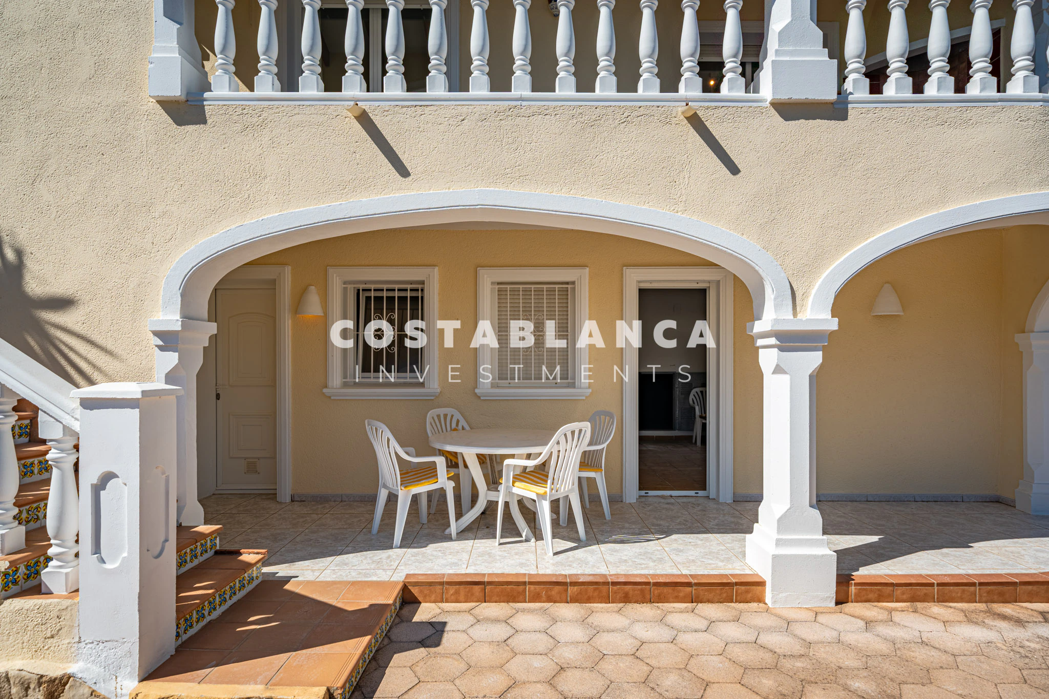 Villa on Large Plot for sale in Calpe