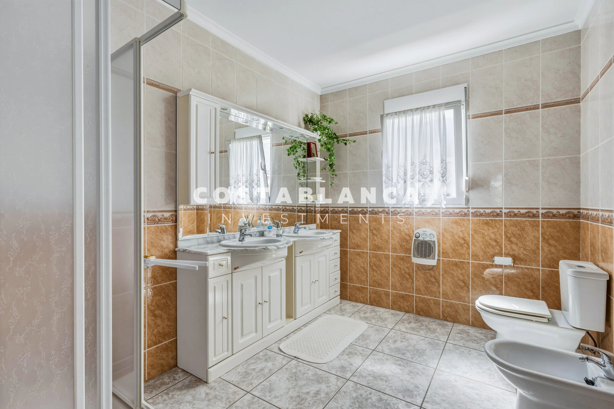 Villa on Large Plot for sale in Calpe