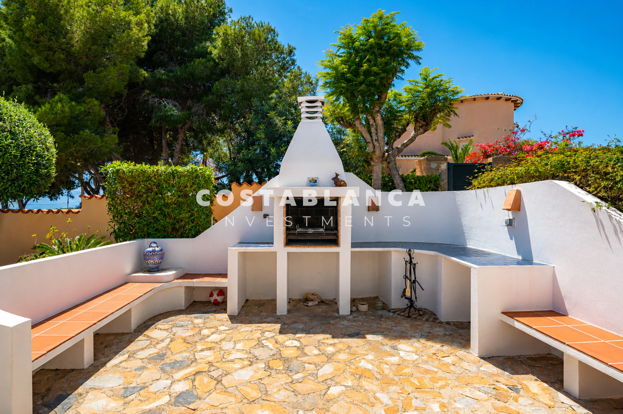 Fully Renovated  Villa For Sale in Benissa
