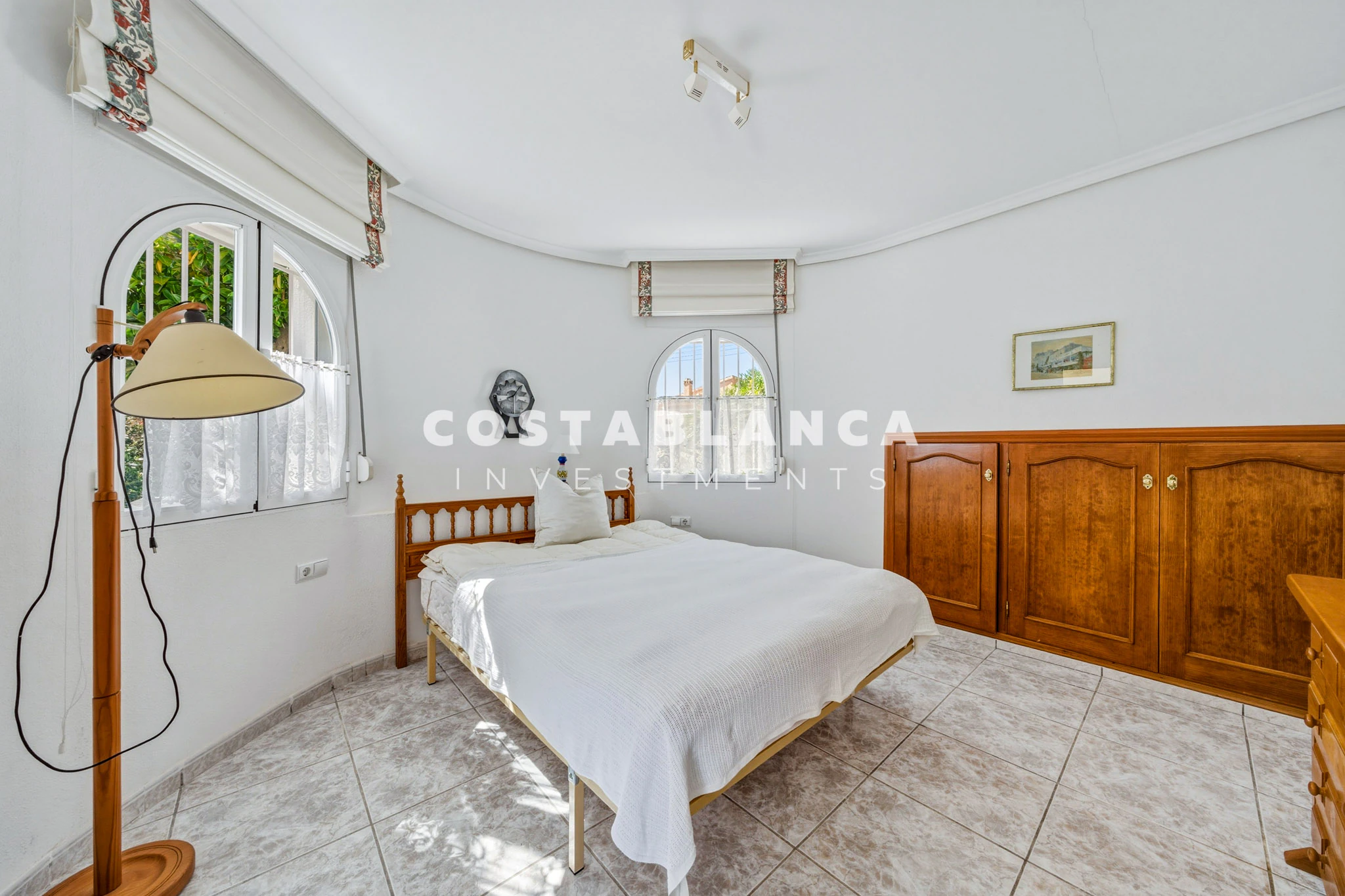 Villa on Large Plot for sale in Calpe