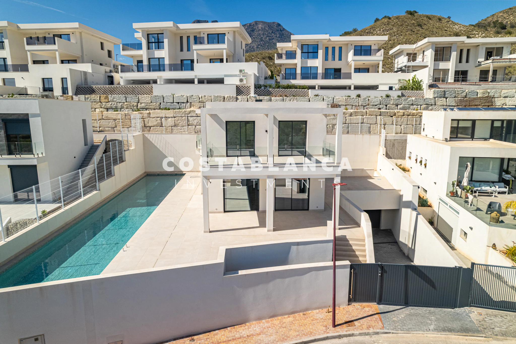 Modern Luxury Villa with Elevator, Underfloor Heating & 25m Pool for sale in Finestrat
