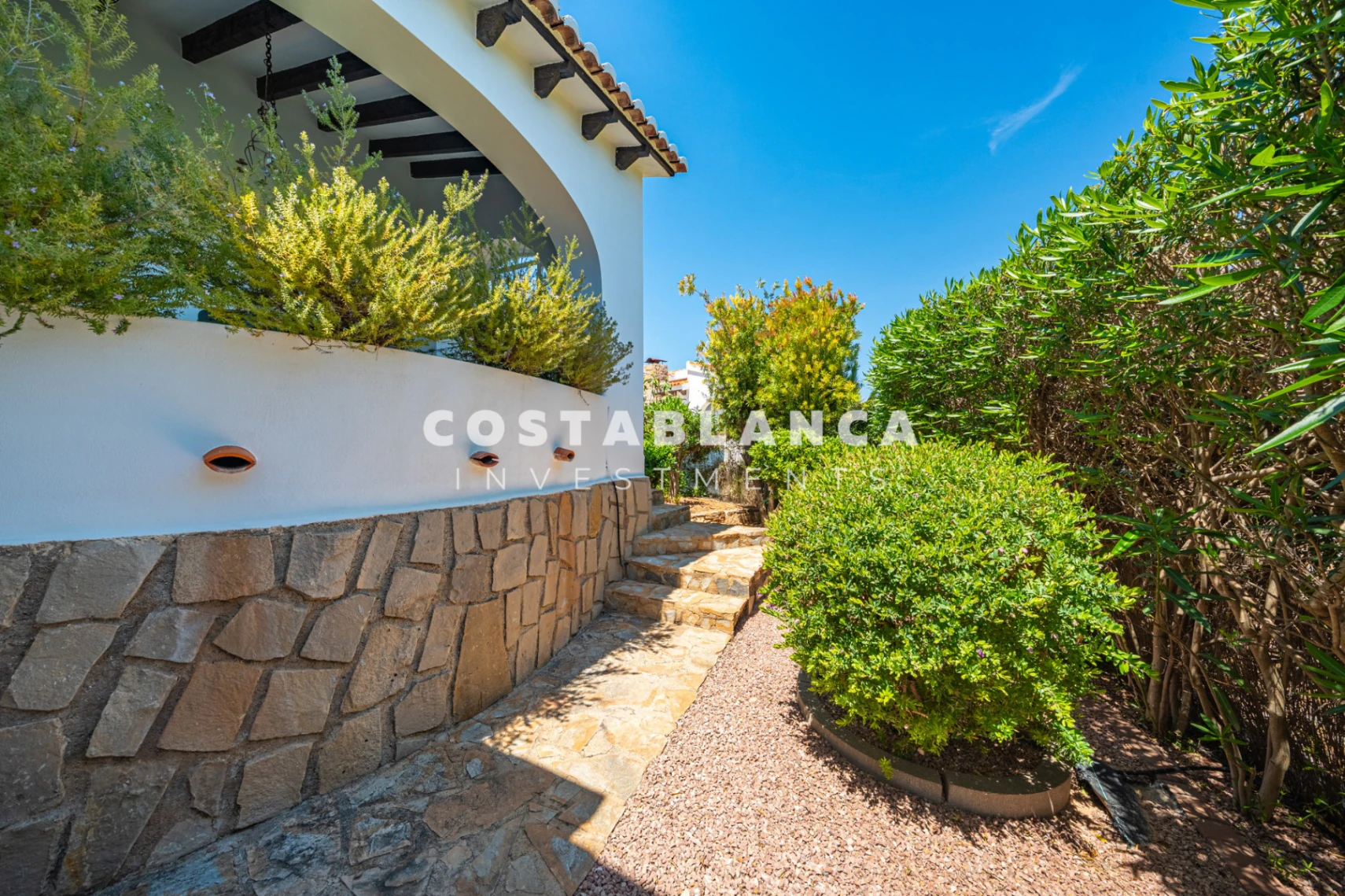Fully Renovated  Villa For Sale in Benissa