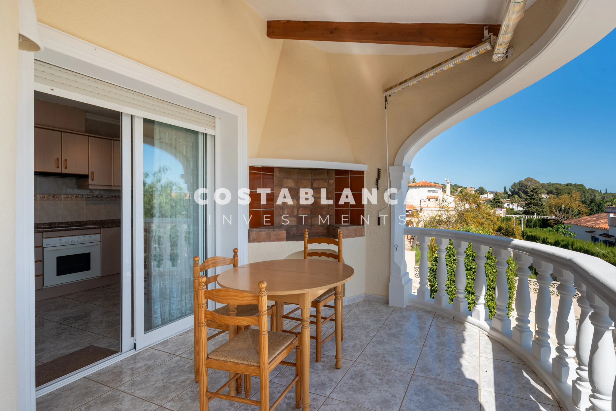 Villa on Large Plot for sale in Calpe