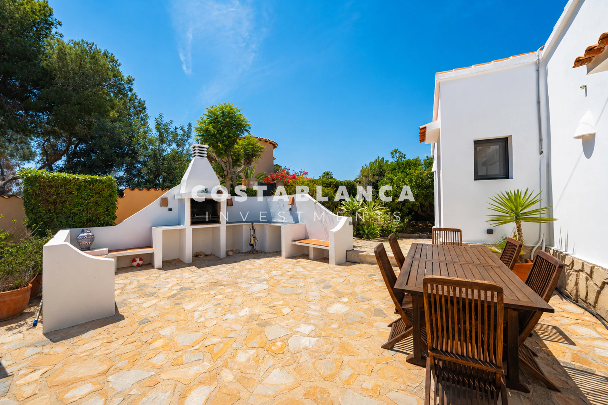 Fully Renovated  Villa For Sale in Benissa