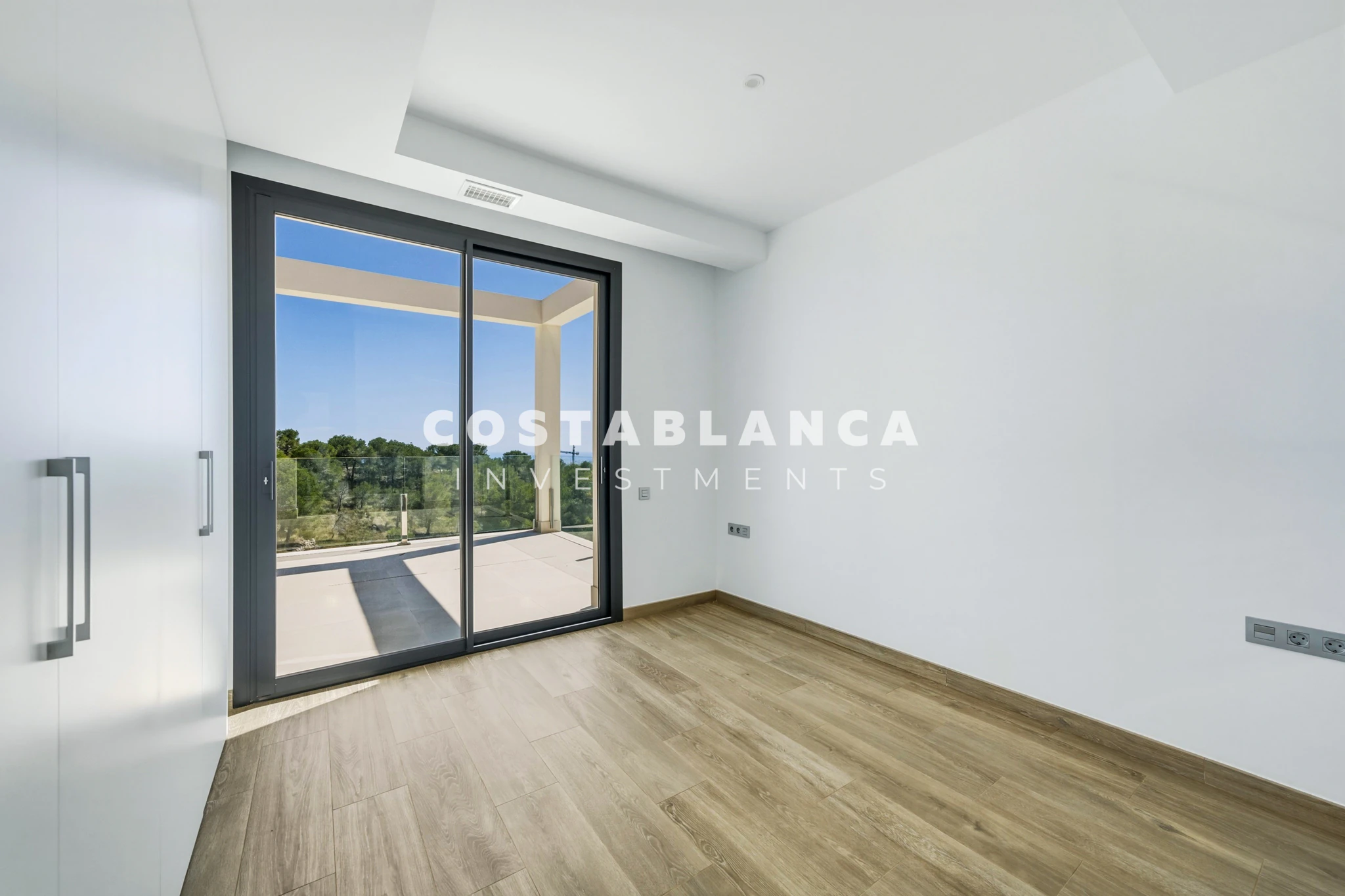 Modern Luxury Villa with Elevator, Underfloor Heating & 25m Pool for sale in Finestrat
