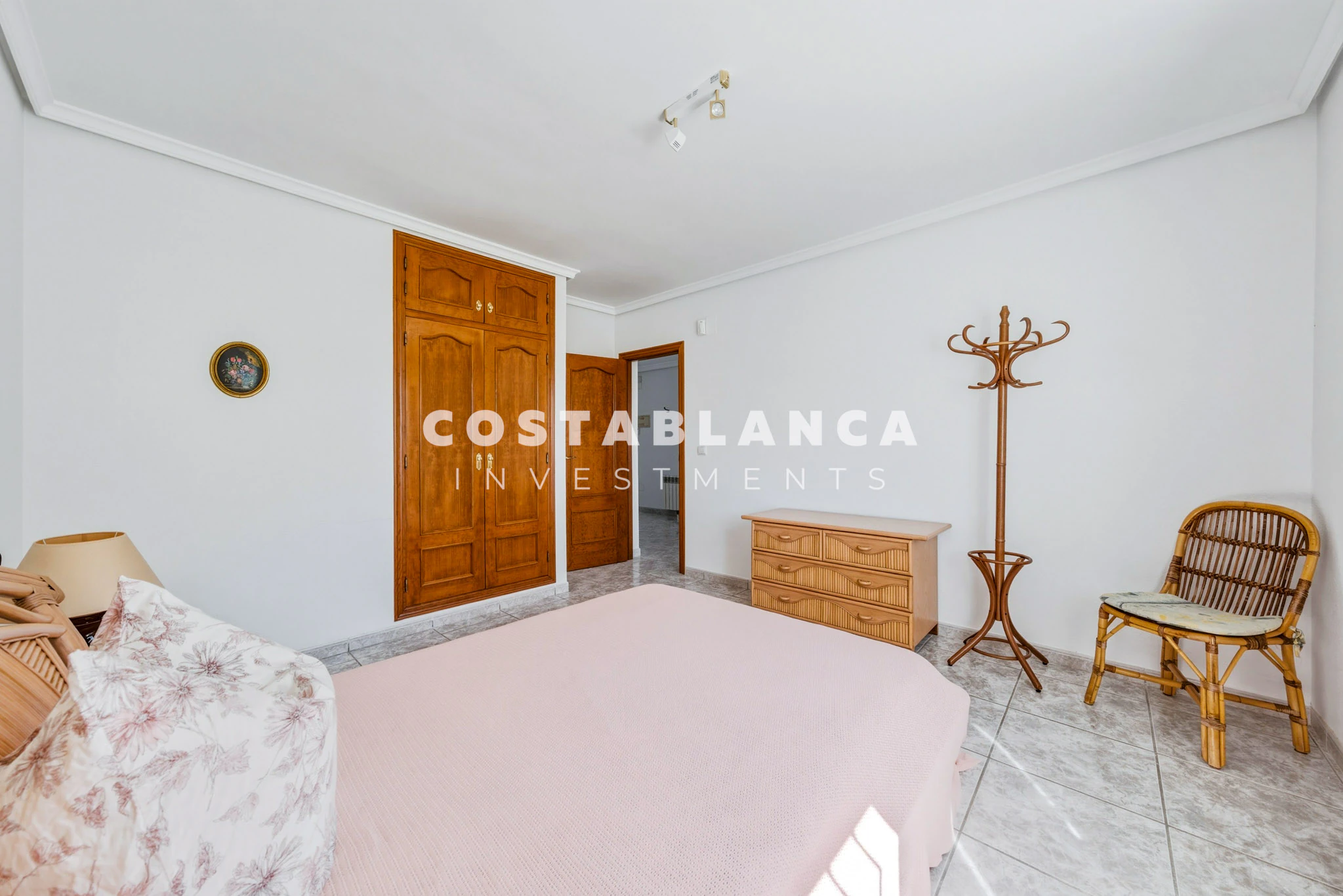 Villa on Large Plot for sale in Calpe