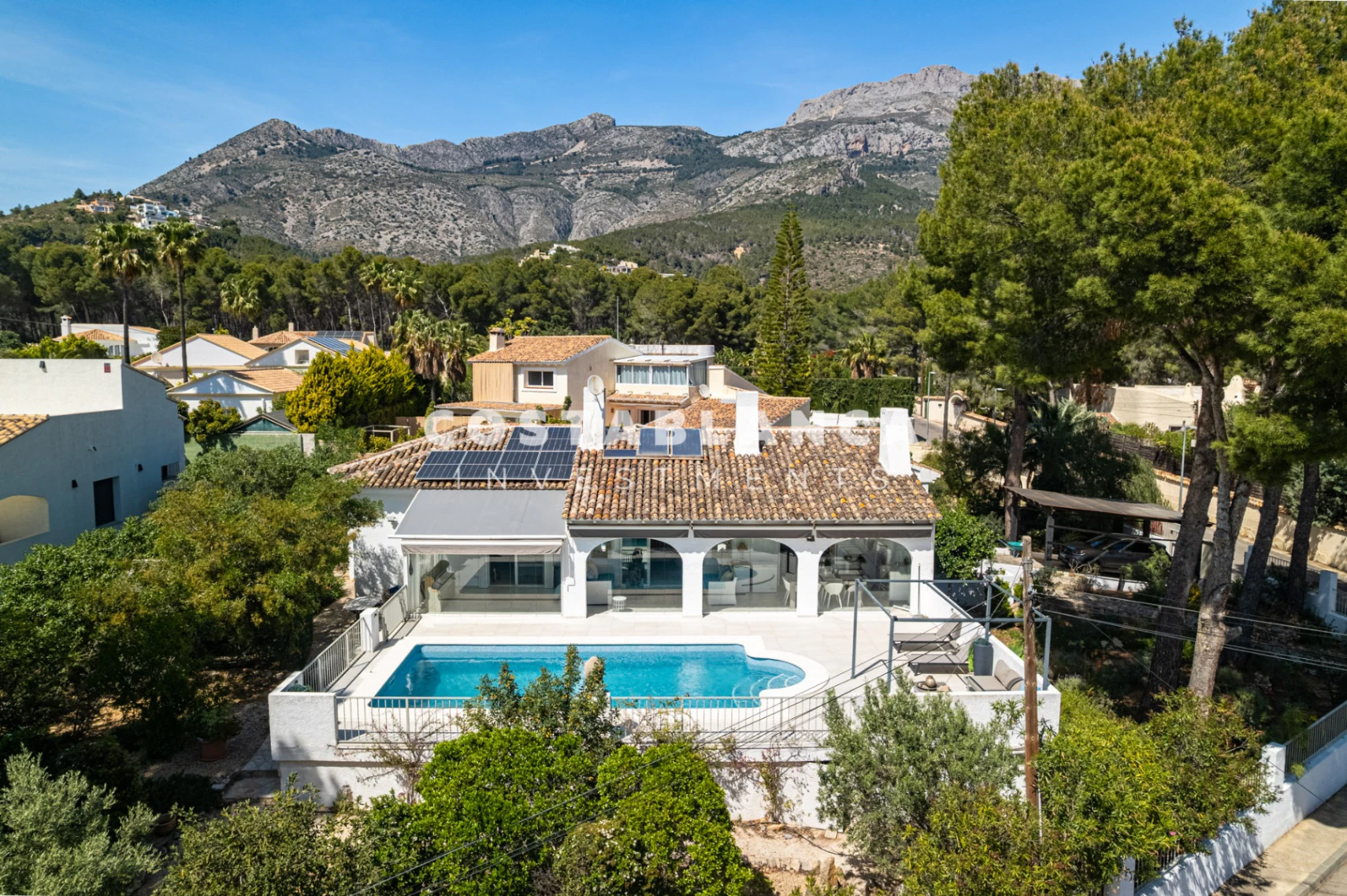 Private Villa with Sea Views, Pool and Large Plot for sale in Altea
