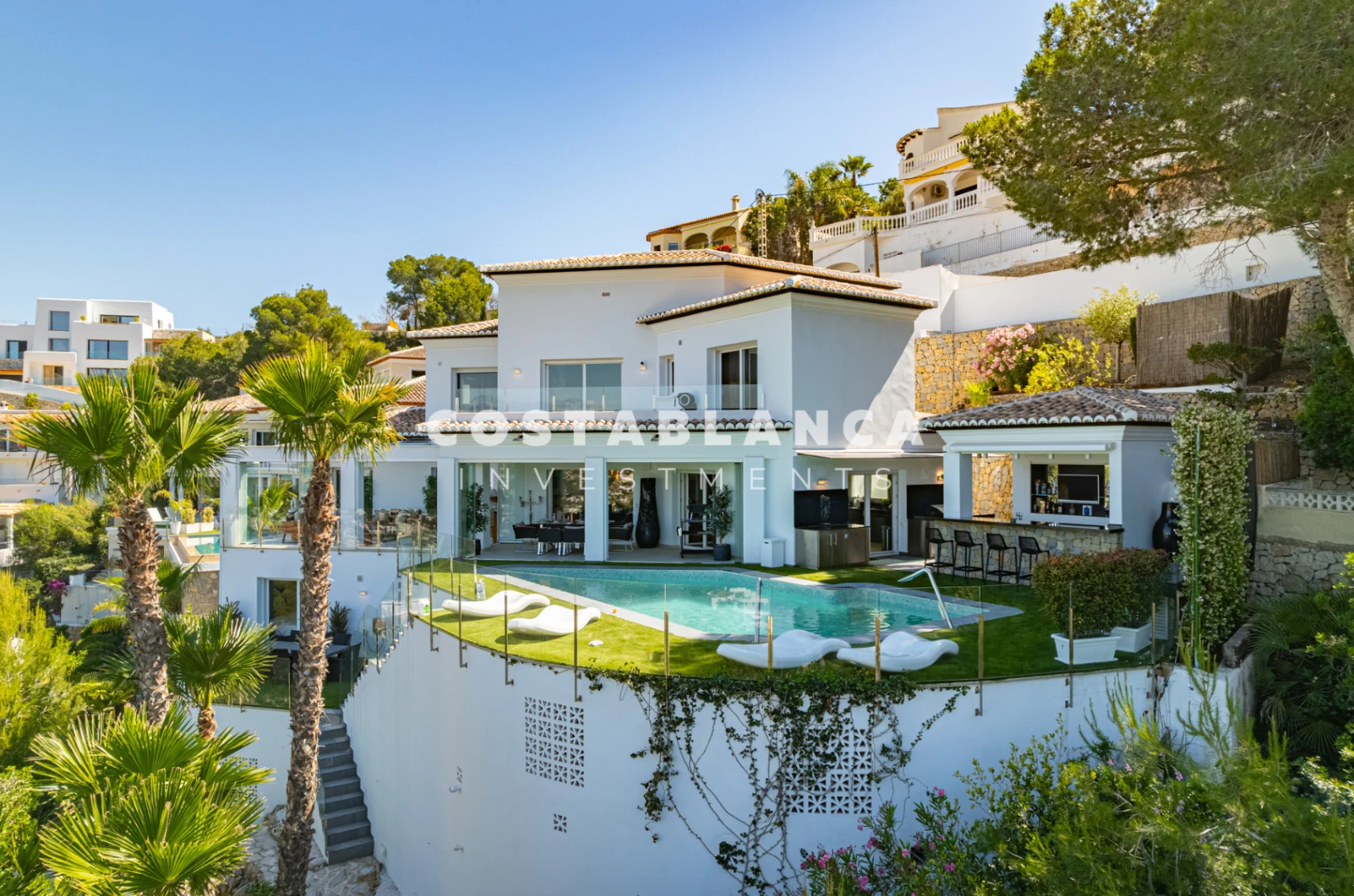 Beautiful Villa with Sea and Mountain Views for sale in Moraira