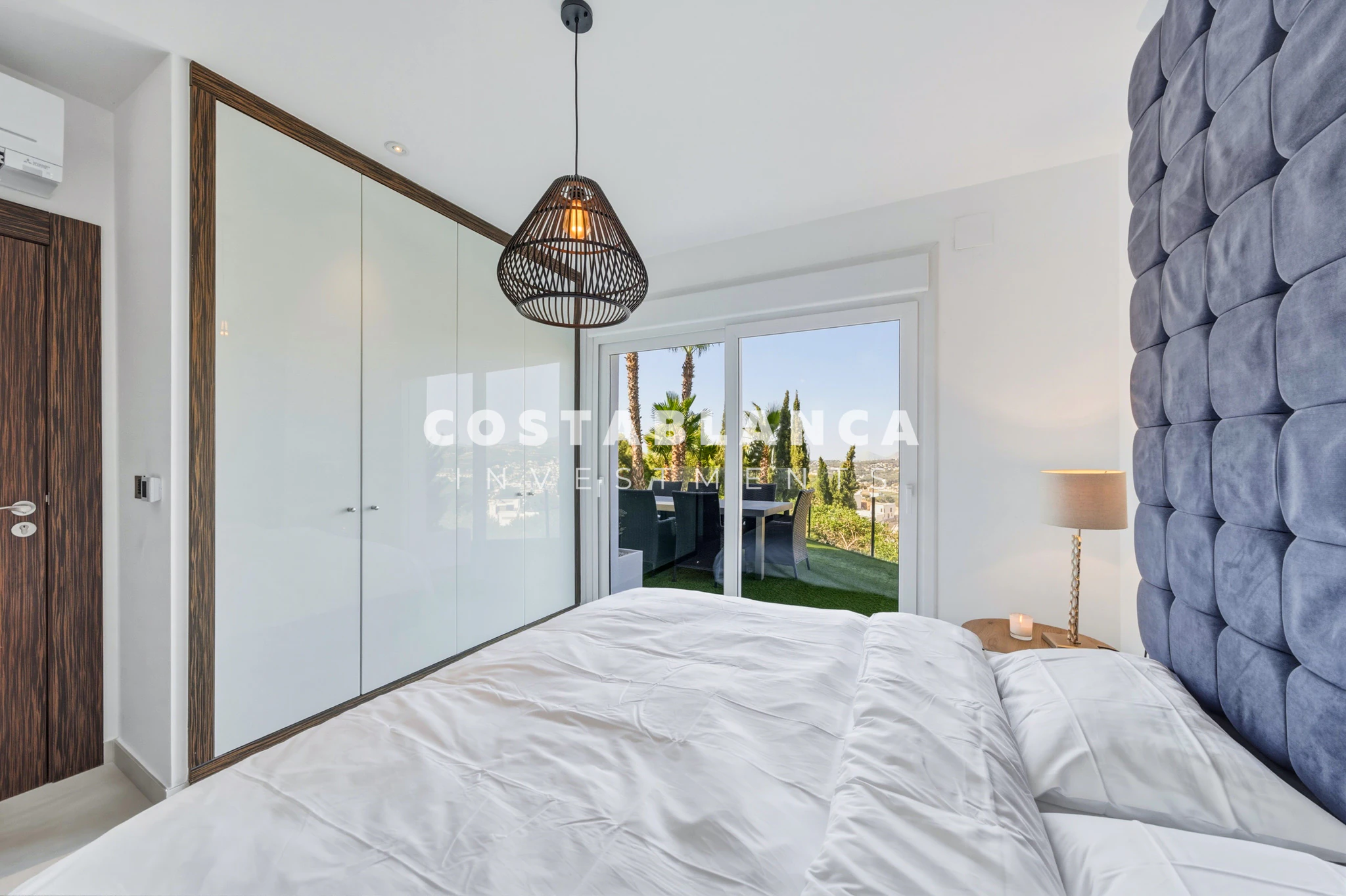 Beautiful Villa with Sea and Mountain Views for sale in Moraira