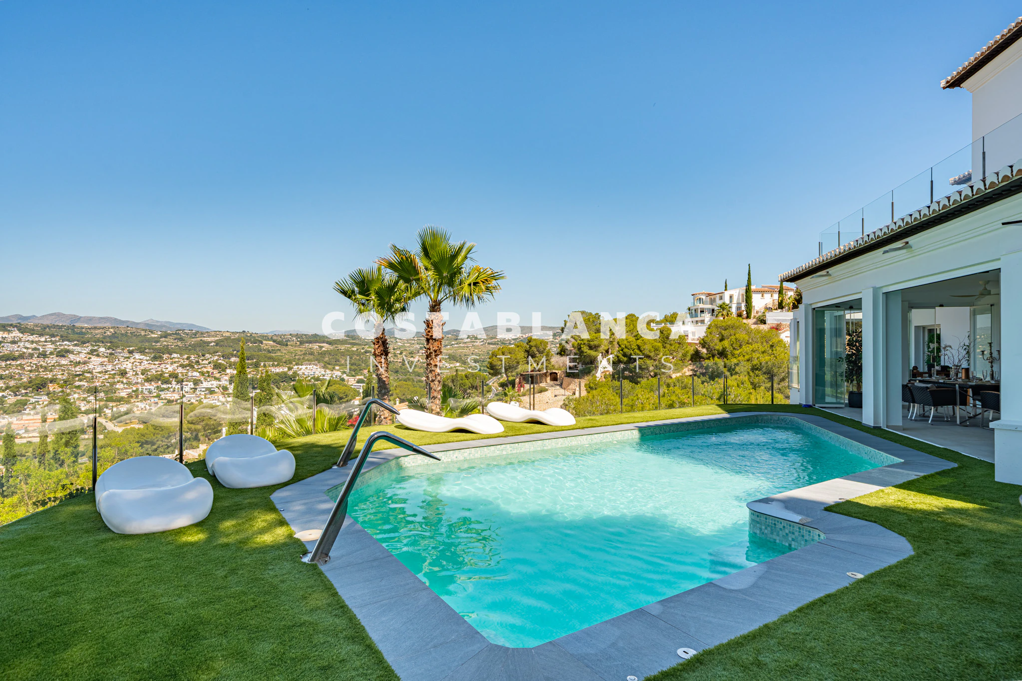 Beautiful Villa with Sea and Mountain Views for sale in Moraira