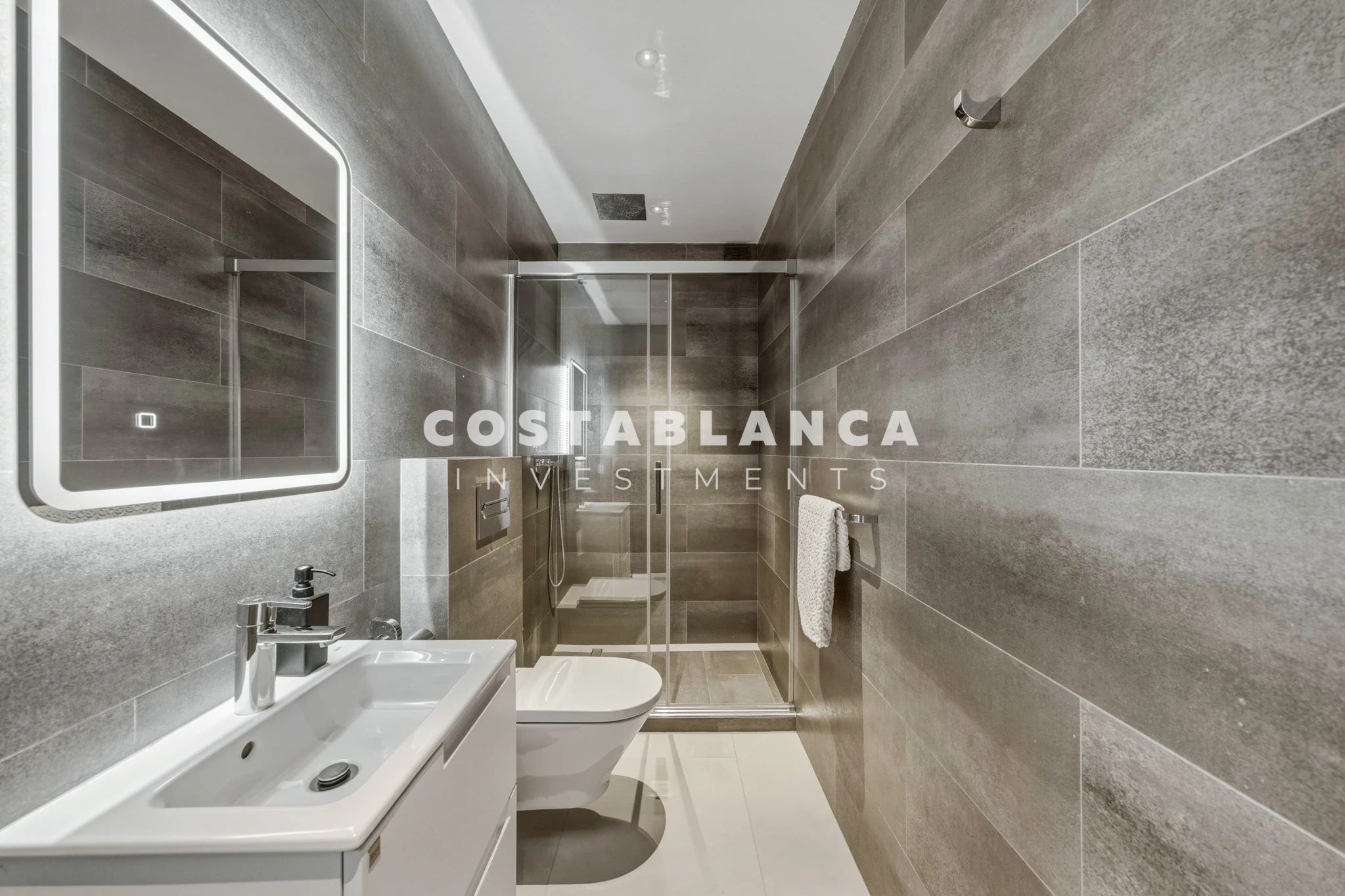 Beautiful Villa with Sea and Mountain Views for sale in Moraira