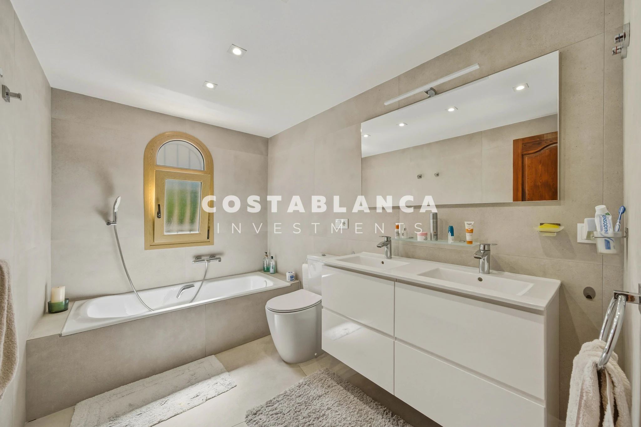 Beautiful Villa with Panoramic Sea Views for Sale in Altea