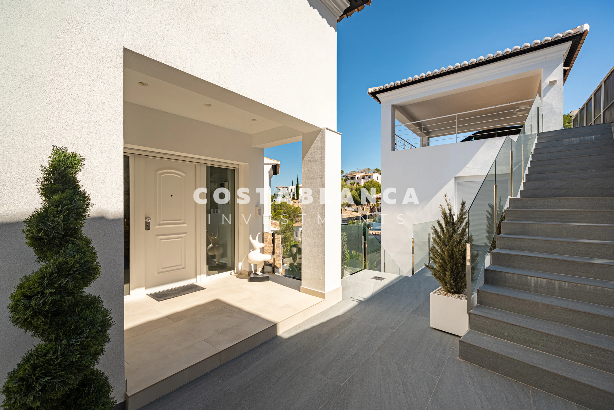 Beautiful Villa with Sea and Mountain Views for sale in Moraira