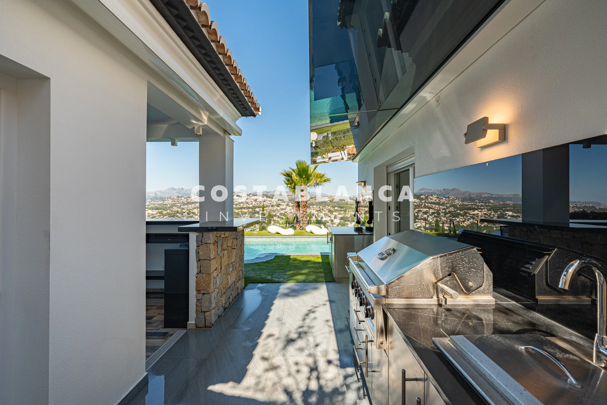 Beautiful Villa with Sea and Mountain Views for sale in Moraira