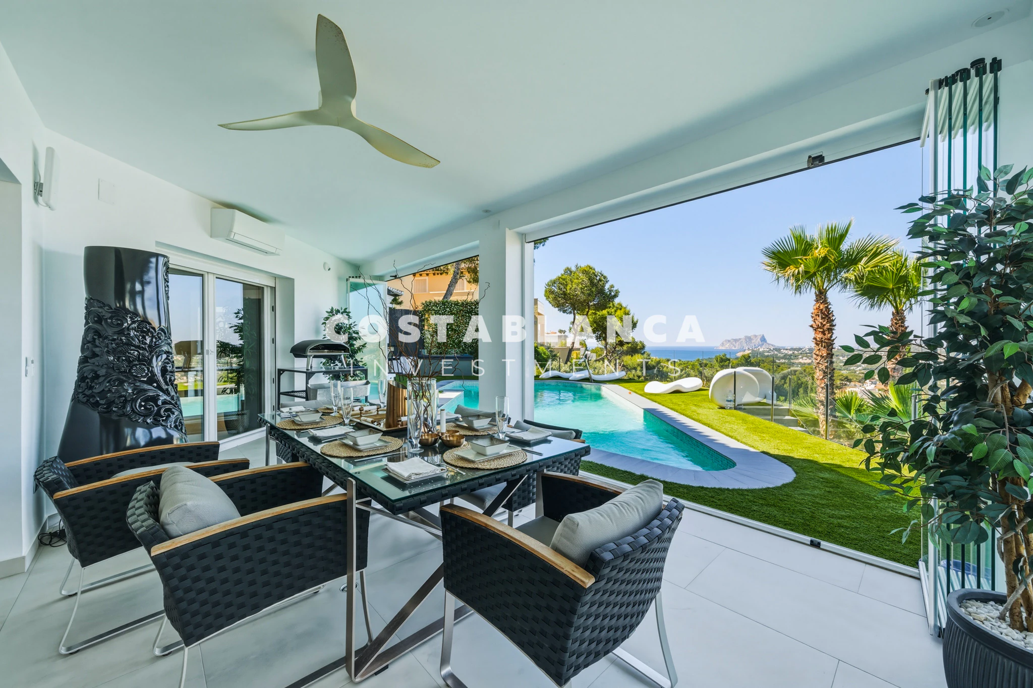 Beautiful Villa with Sea and Mountain Views for sale in Moraira